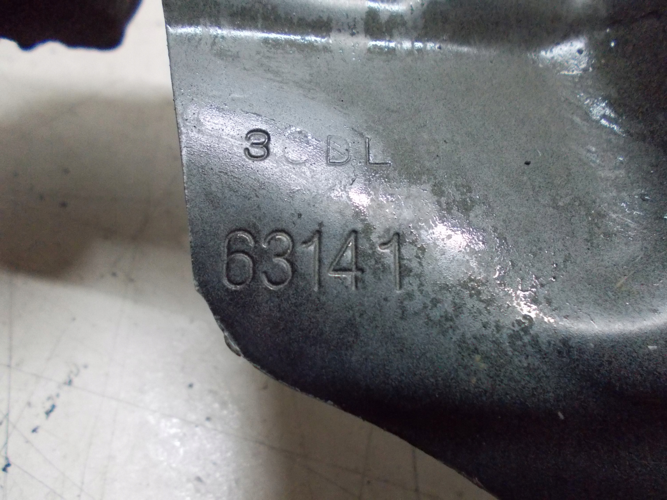 RENAULT LATITUDE 3.0 DCI 12R Support plaque Aile Gauche Avant