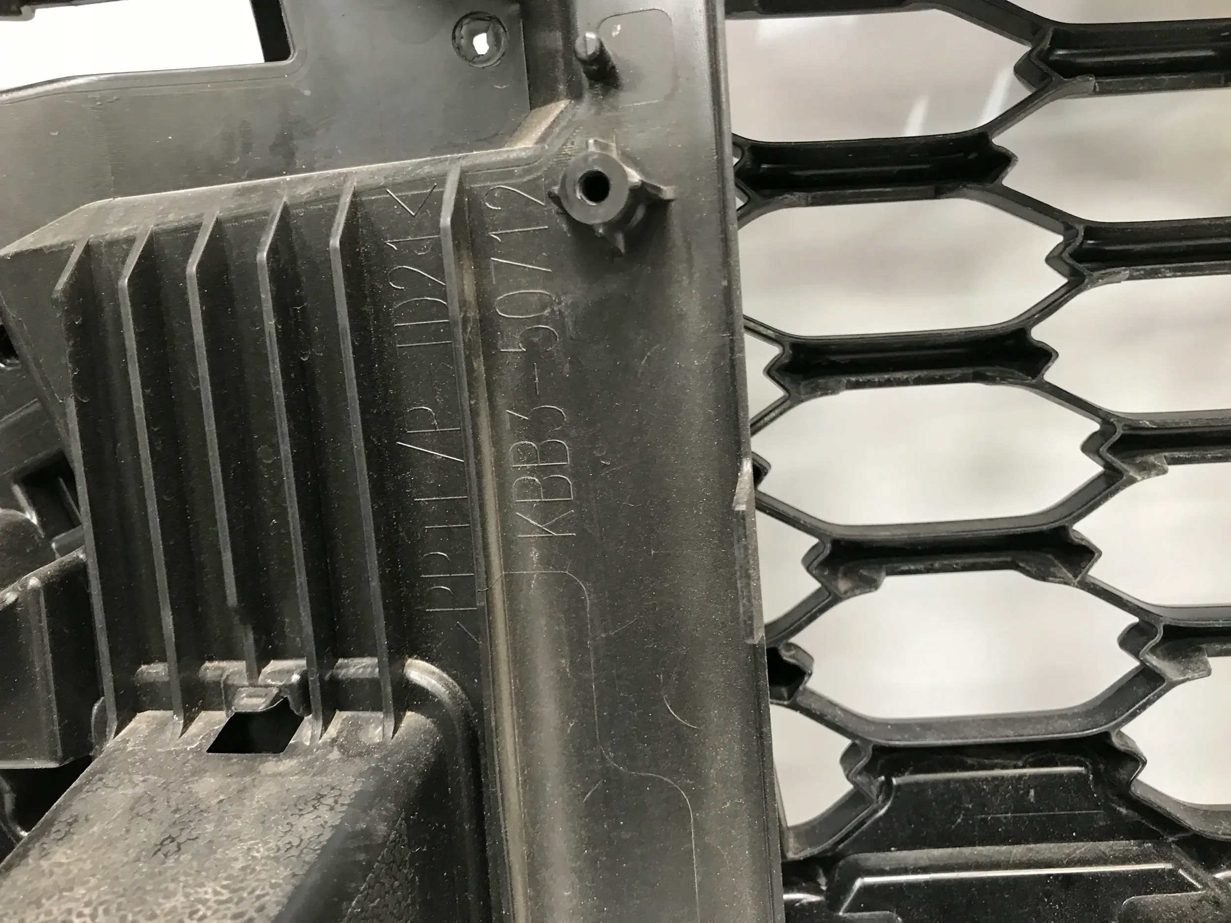 MAZDA CX-60 CX60 ATRAPA CHŁODNIC GRILL ZDERZAKA PRZÓD KPE6-50711 KBB3-50712 Strona zabudowy przód