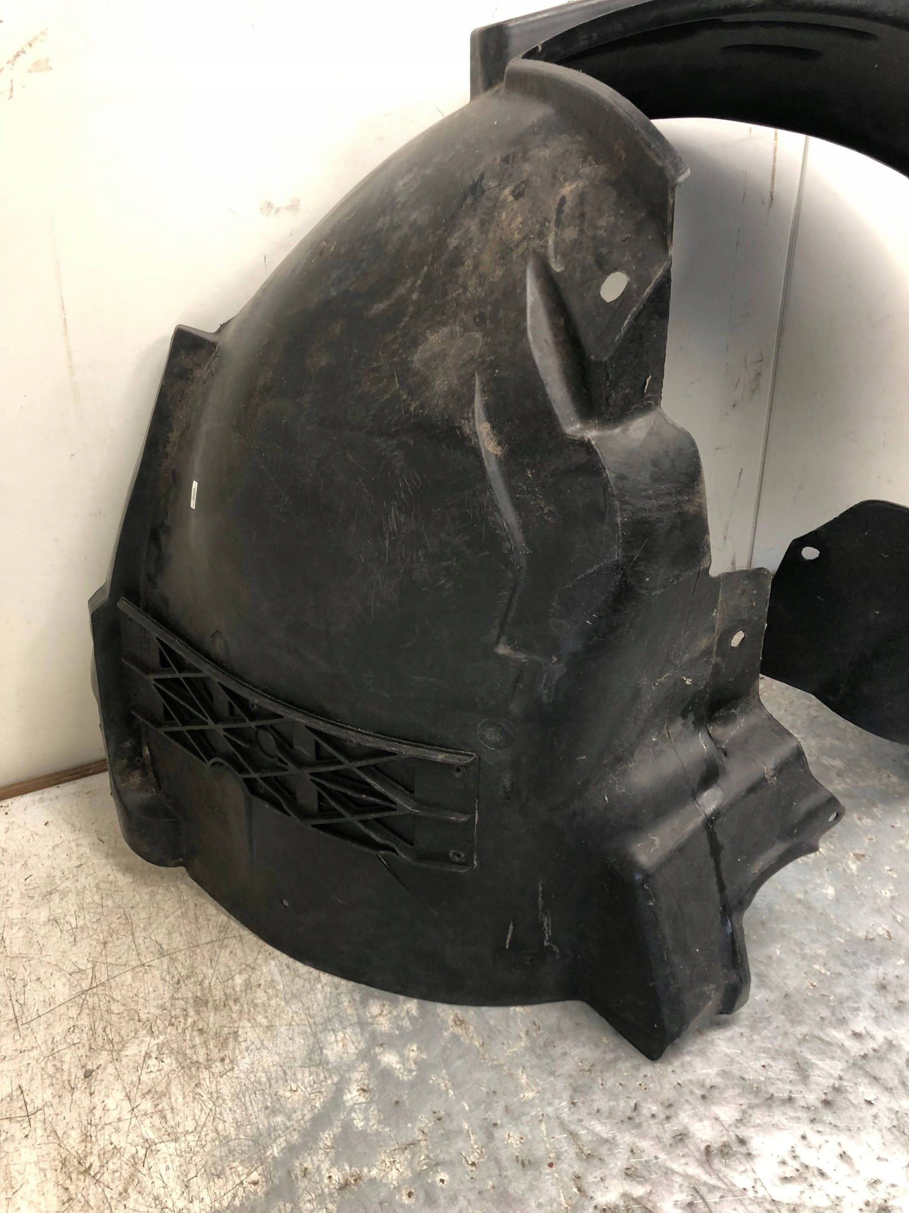 mudguard right front AUDI Q5 8R0821172F