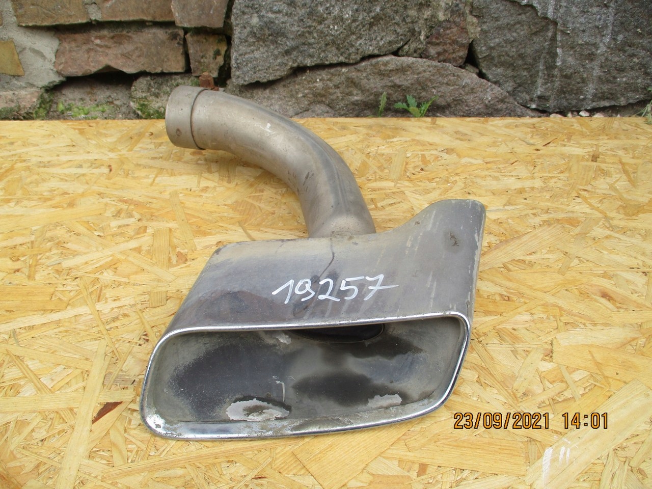 4M0253681J - AUDI Q7 4M0 наконечник выхлопа левый