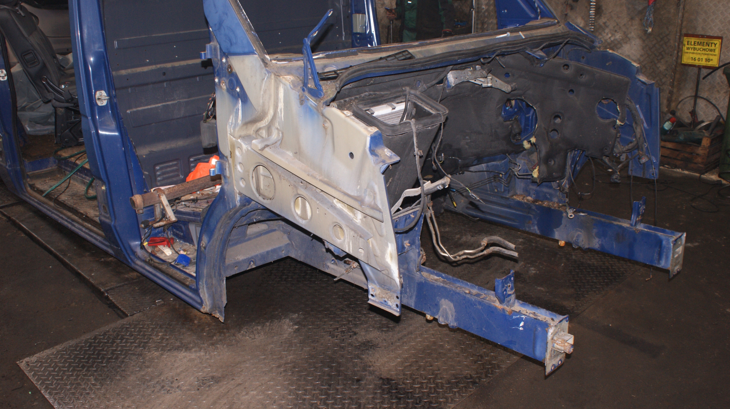 quarter quarter right VOLKSWAGEN CRAFTER