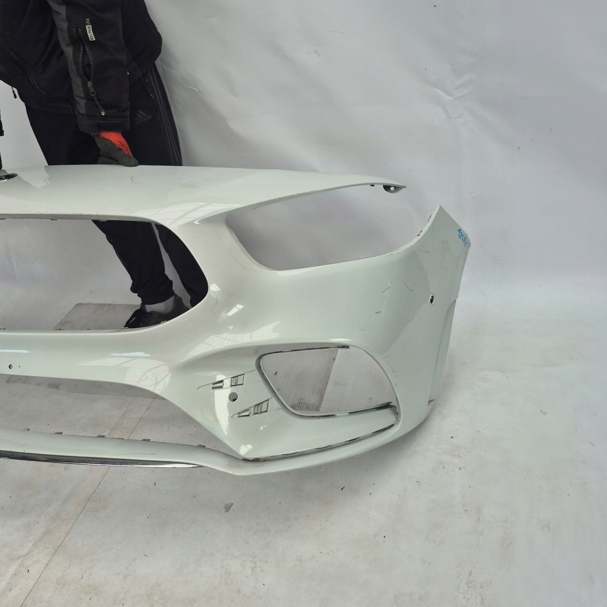 MERCEDES B-KLASA W247 AMG 18- bumper front front PDC