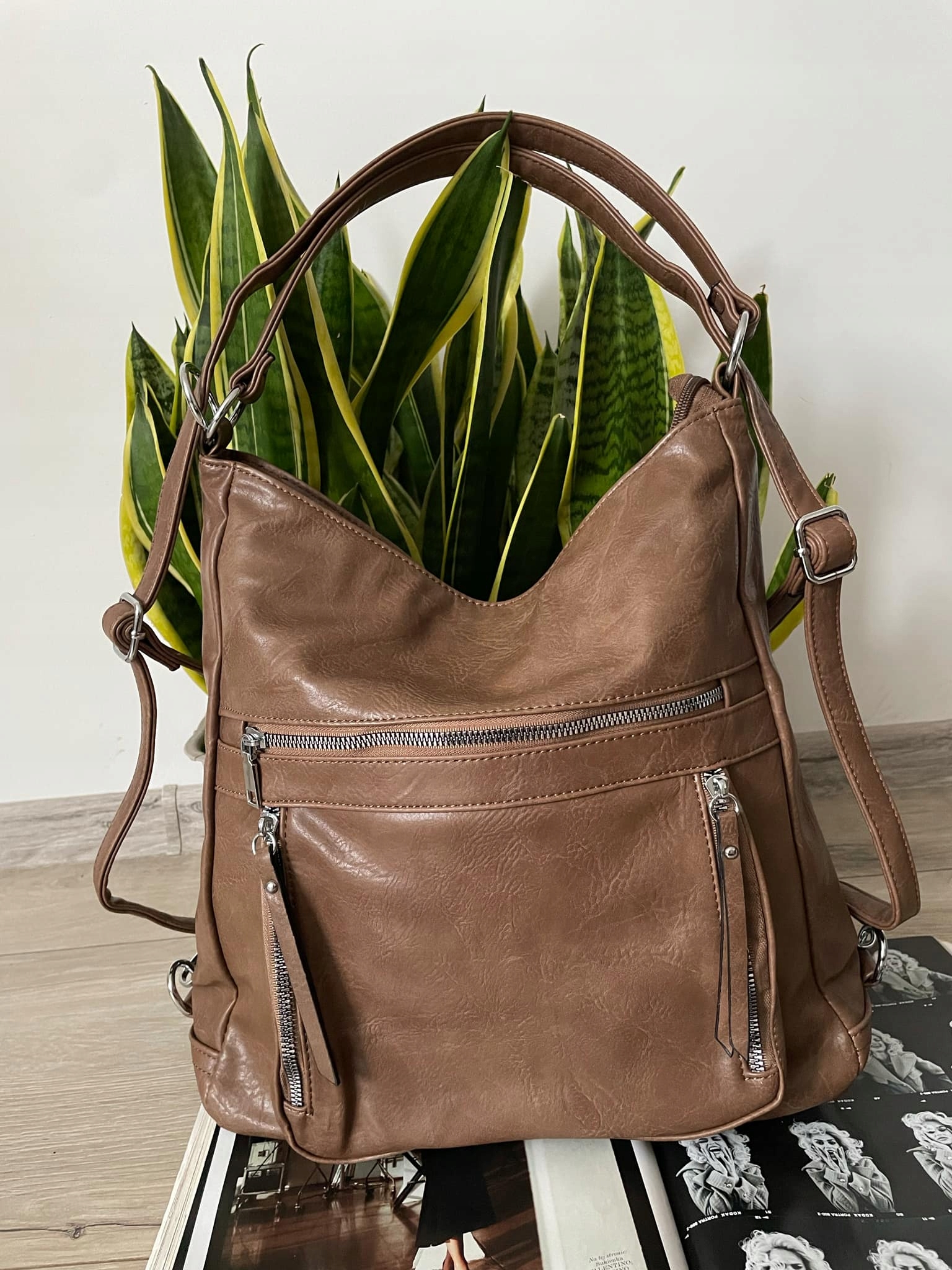 CZARNA torebka damska WOREK PLECAK dużo kieszonek Kolor brązowy