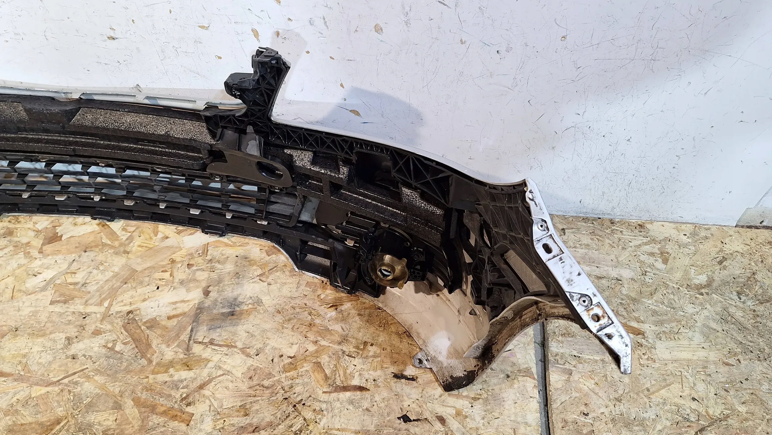 bumper front A2048850025 Mercedes C Klasa W204 07