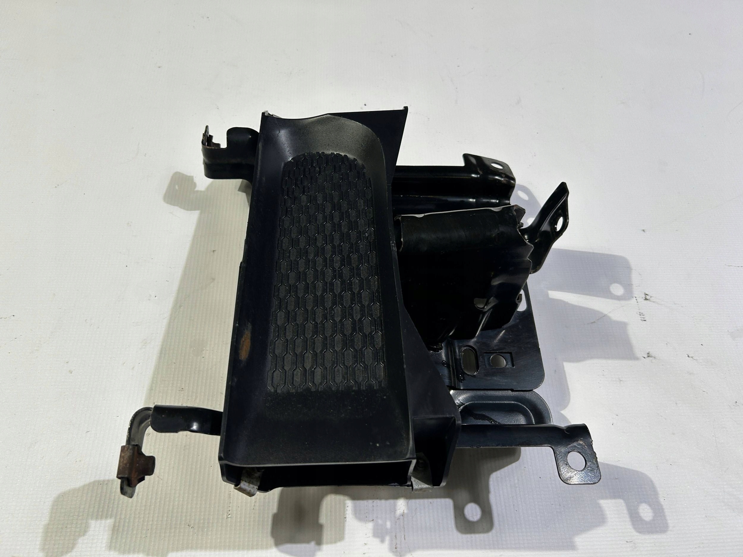 bumper bracket console holder front of the front P Dodge RAM 1500 2013
