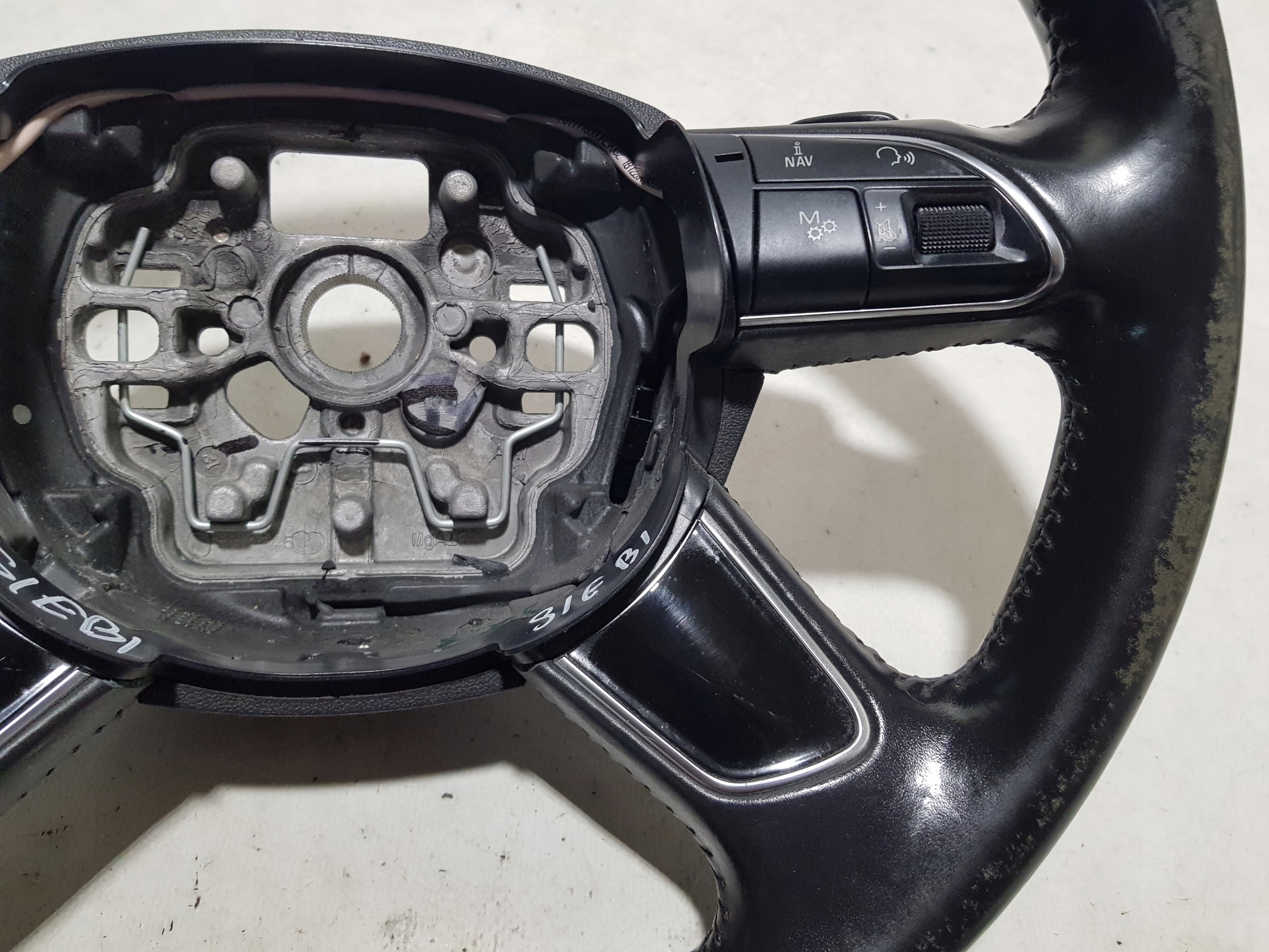 steering wheel, leather MULTIFUNKCJA with shifting AUDI A8 D4 4H0419091T