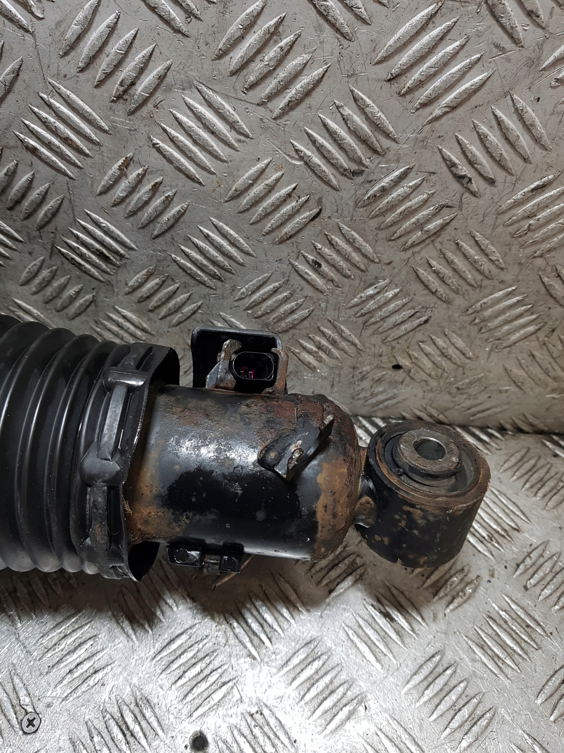 Stoßdämpfer PNEUMATYCZNY AUDI Q7 7L8616019C