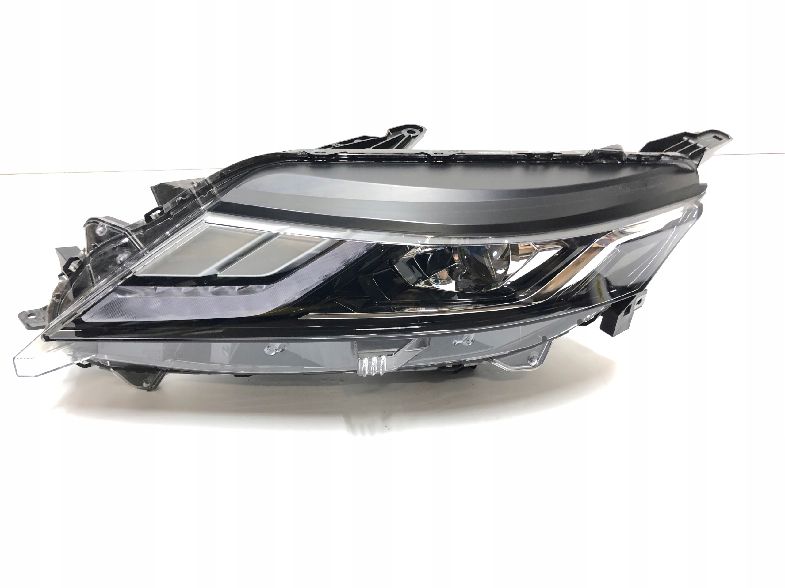 LAMPA LEWA PRZEDNIA MITSUBISHI L200 19r ->