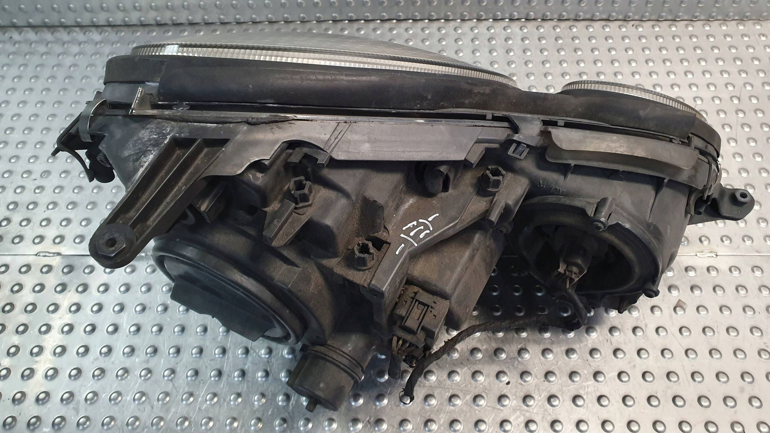light front left XENON MERCEDES E-KLASA W211 02