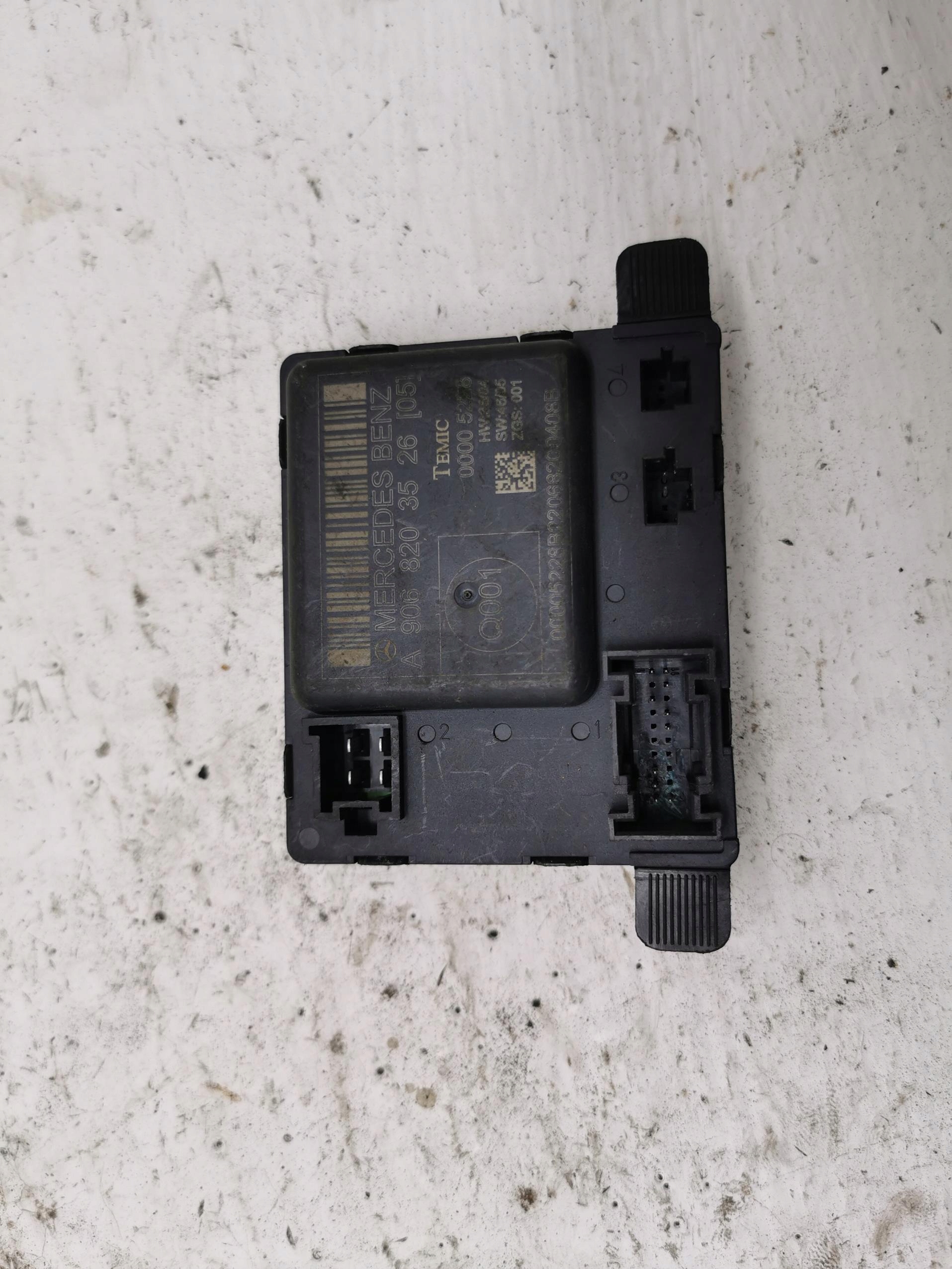module door MERCEDES SPRINTER W906 A9068203526