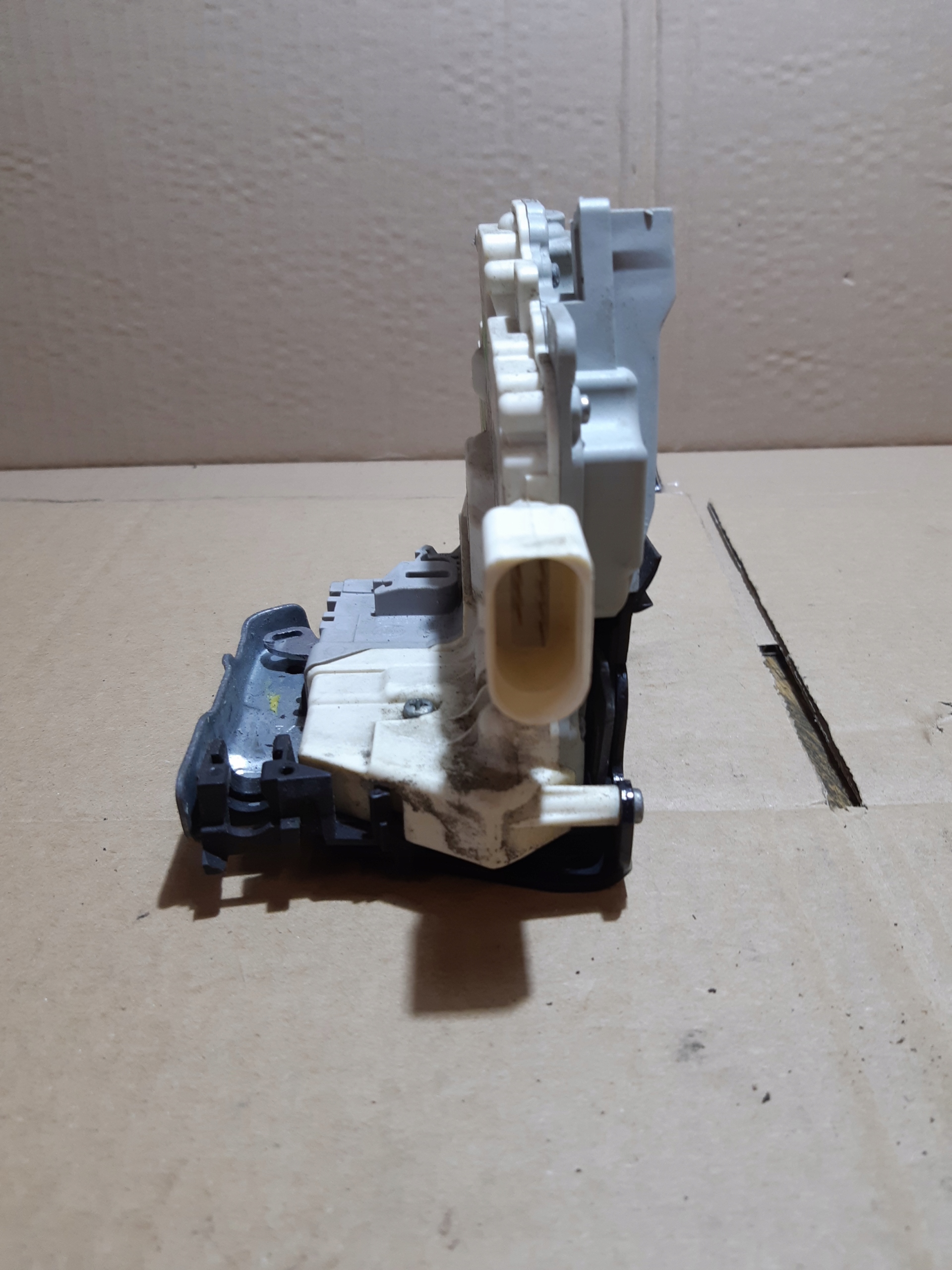 AUDI A6 C7 lock door right rear part 9 PIN 4G0839016
