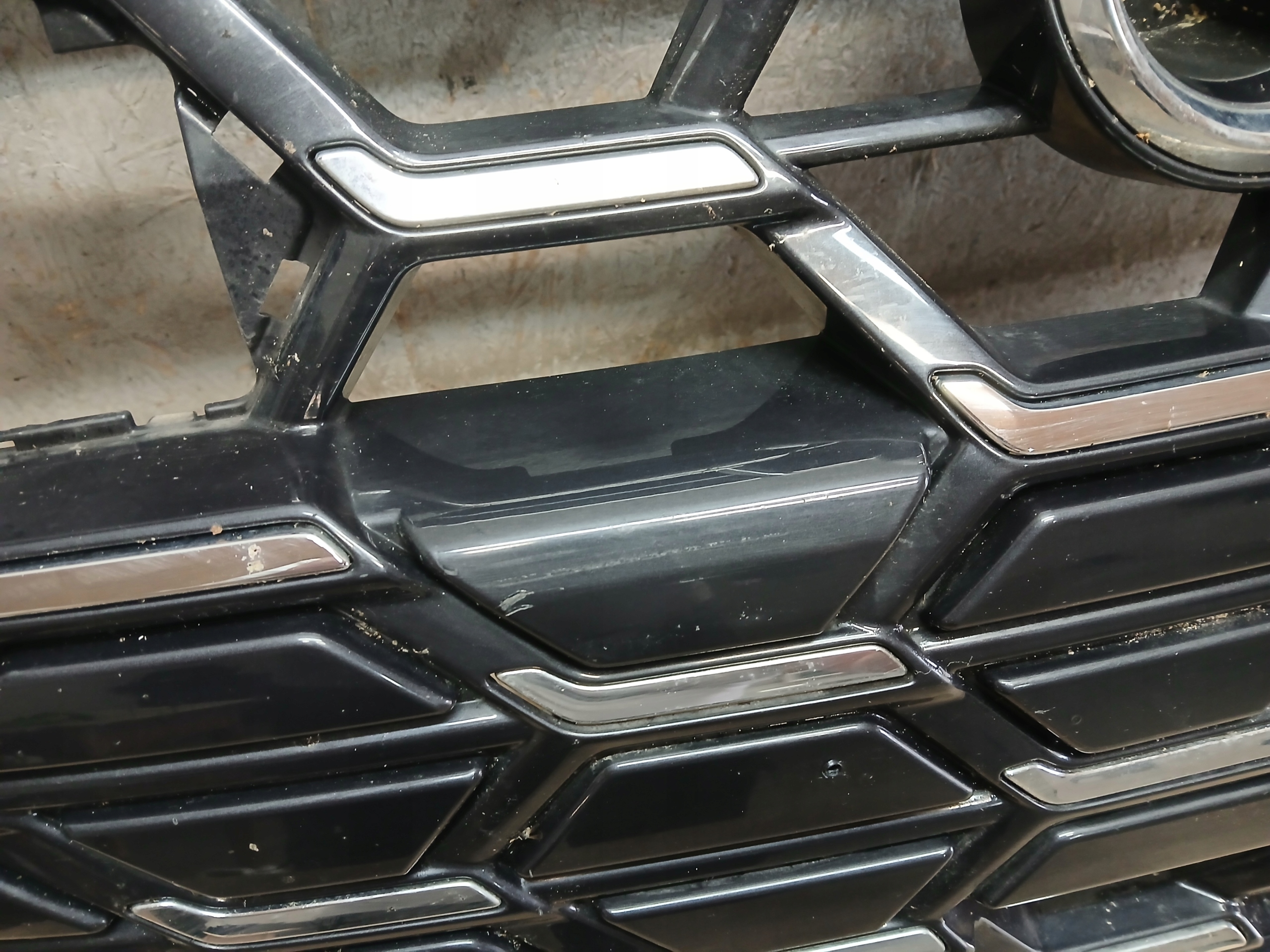 maska AUDI A6 C8 4K LIFT S LINE 4K0853651T