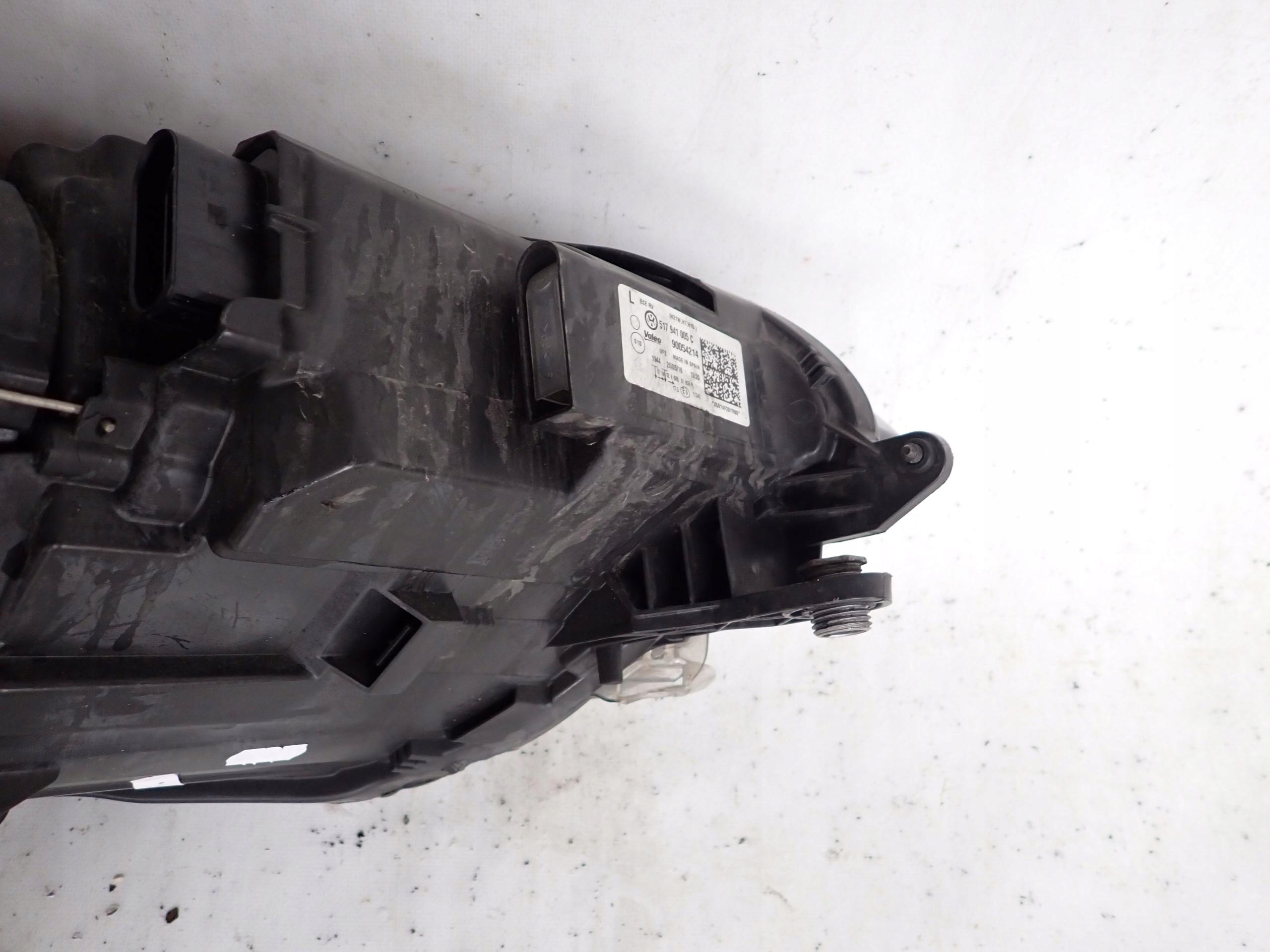VW GOLF SPORTSVAN 14-18 light front front left