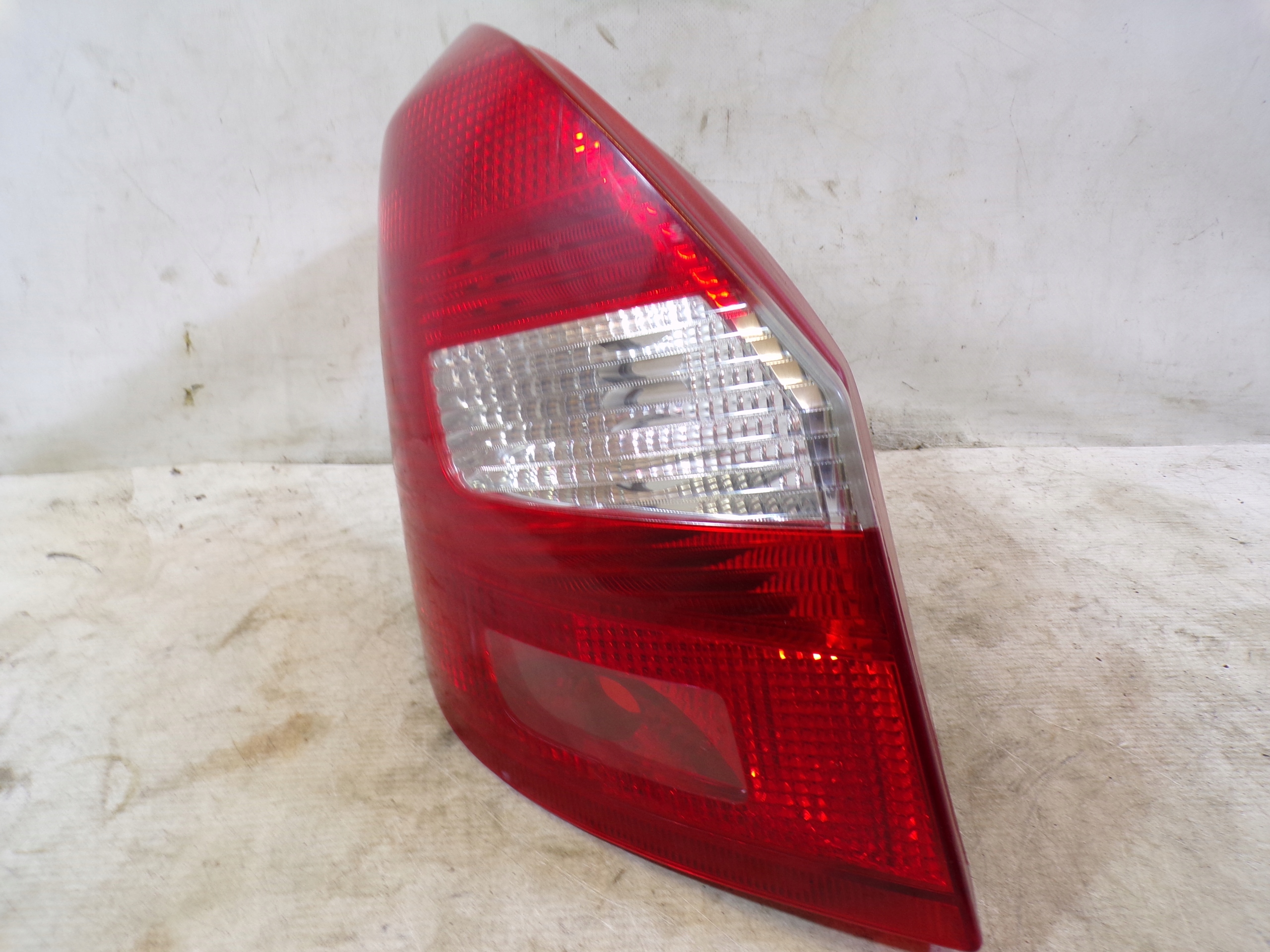 light rear rear part left SKODA FABIA 2 II KOMBI