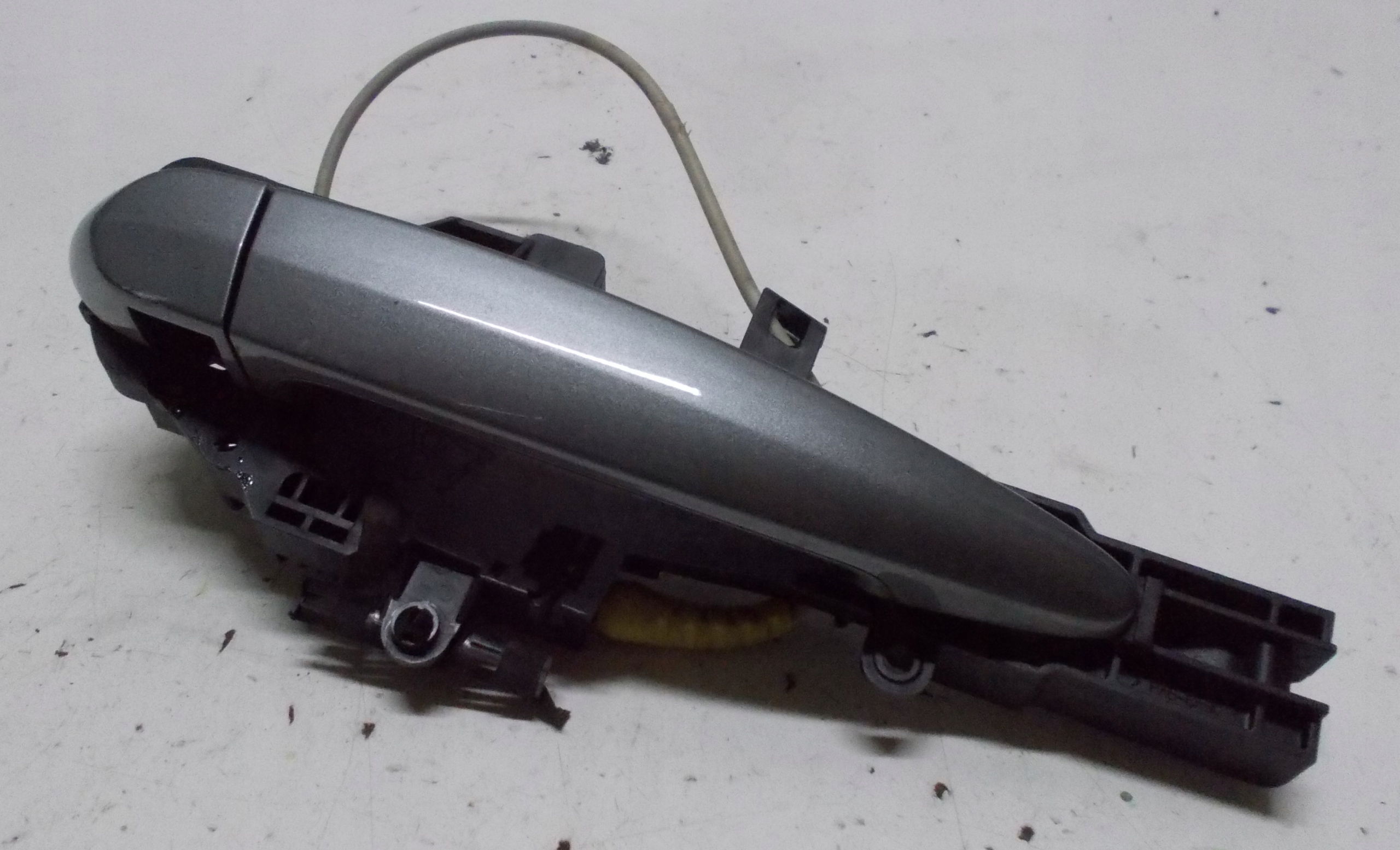 BMW E87 2.0 D 11R handle exterior right front