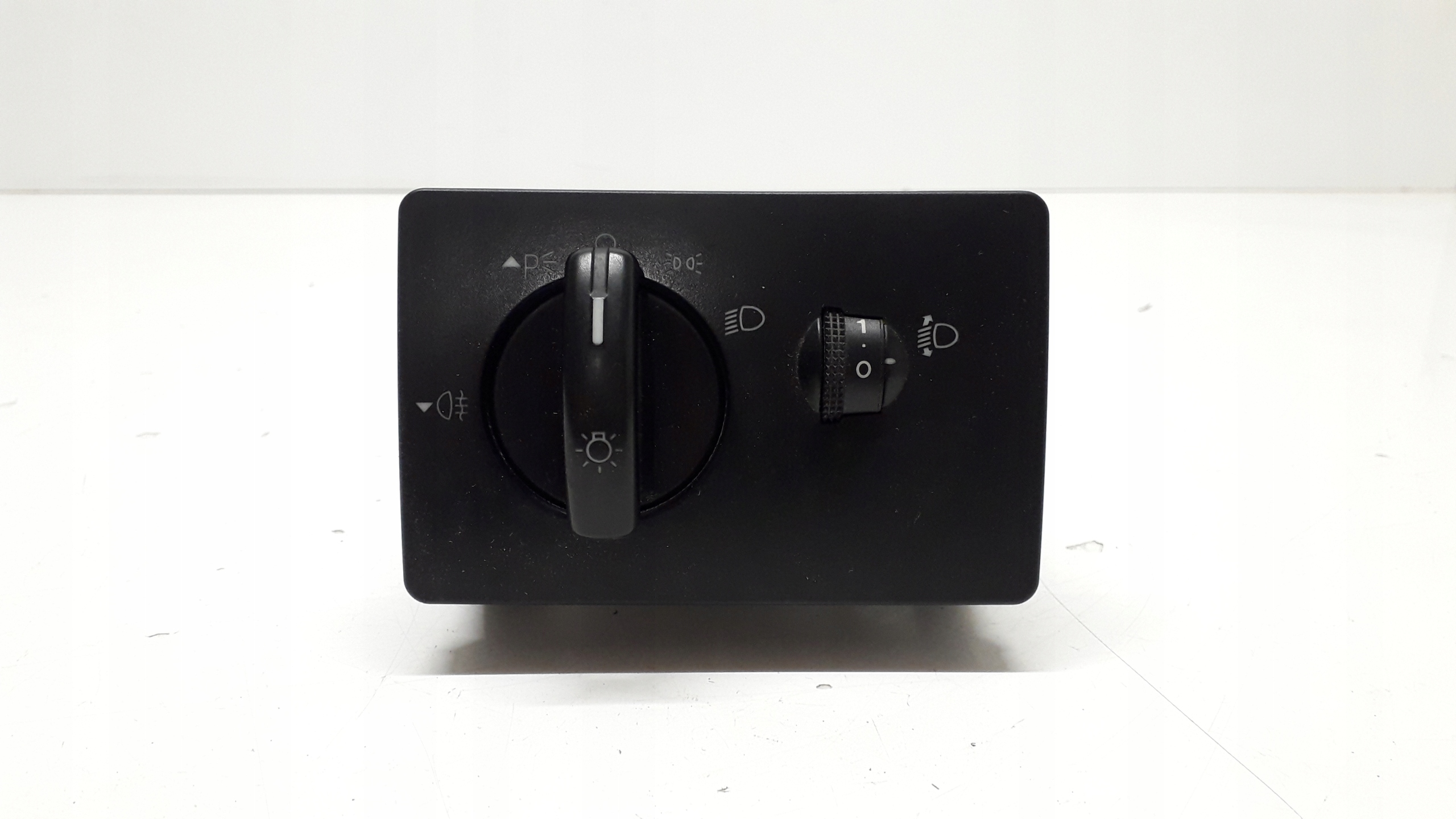 FORD C-MAX 03- PRZEŁĄCZNIK ŚWIATEŁ 4M5T-13A024-EB - SPRAWNY - ŁADNY