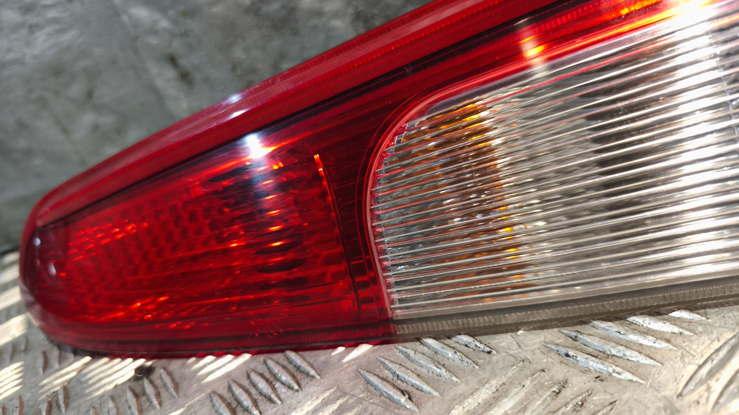 light right rear part 02R00F FORD C-MAX 2003r