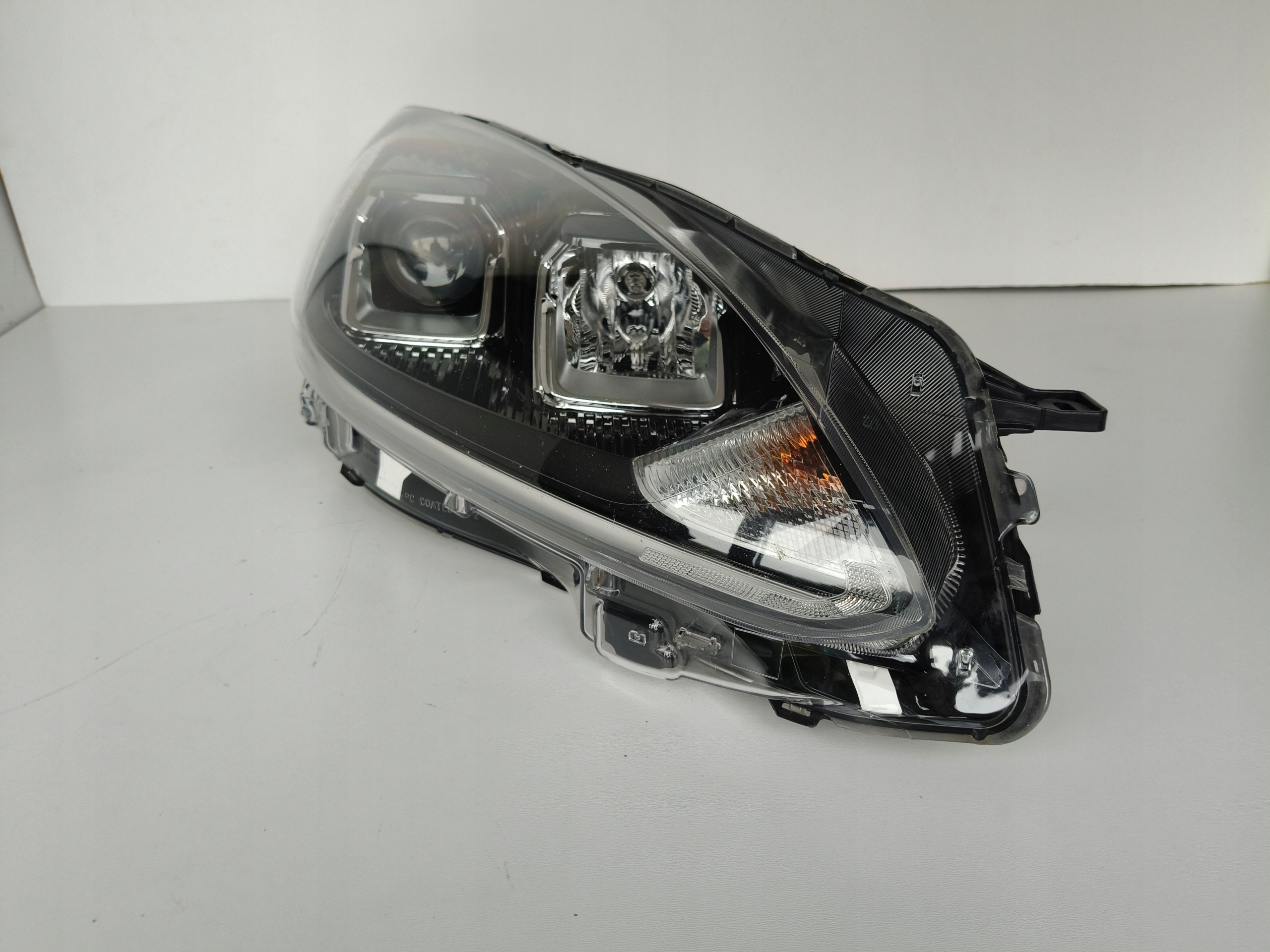 light right REFLEKTOR FORD KUGA MK3 19- LED