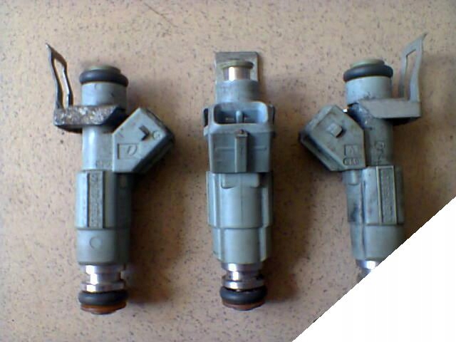 AVENSIS 1,6 1,8 WTRYSKIWACZ 23250-02040 0280155800