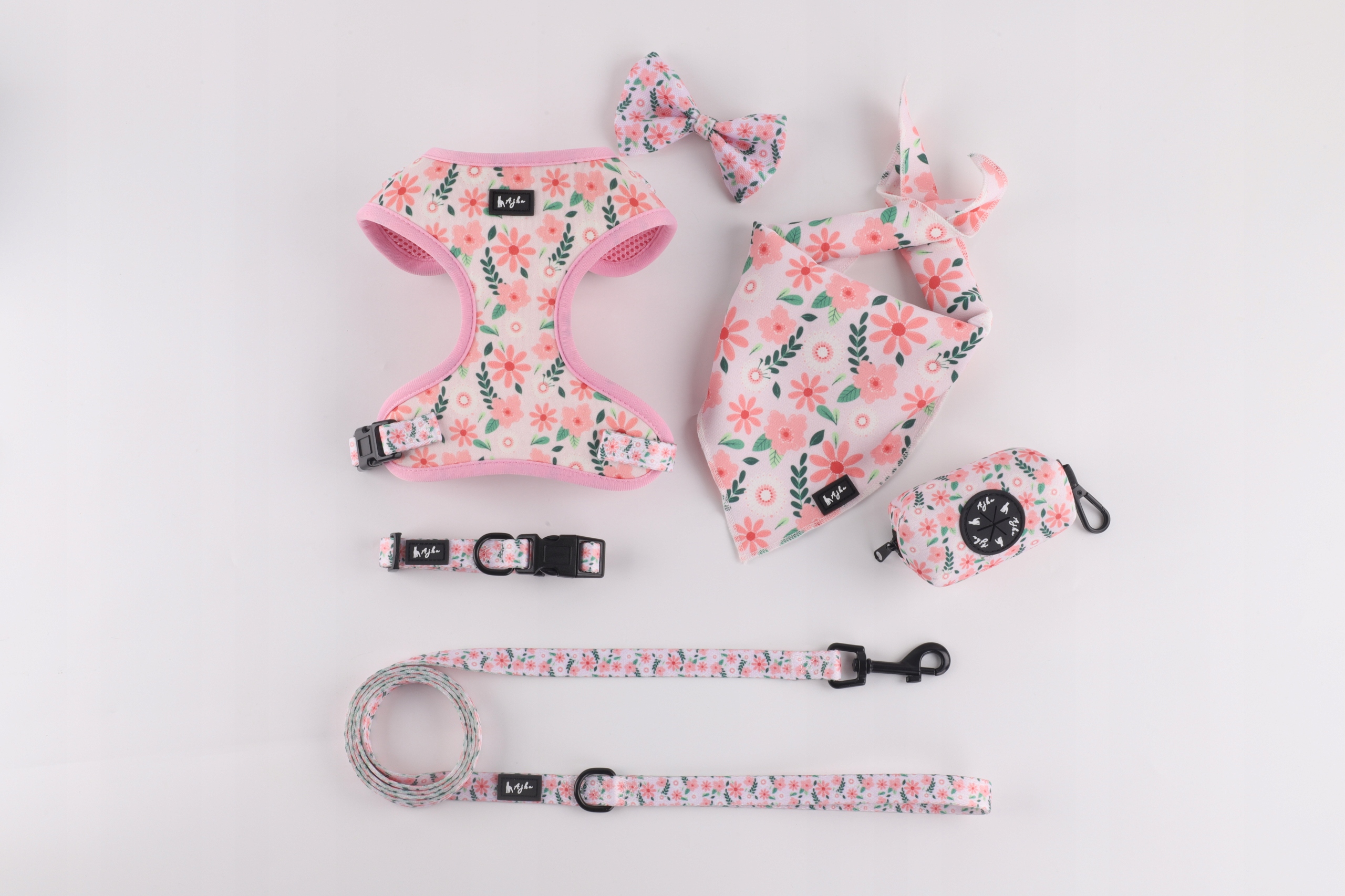 Levně Stylová sada na procházky pro psa: obojek, vodítko, postroj, nákrčník, motýlek Xs