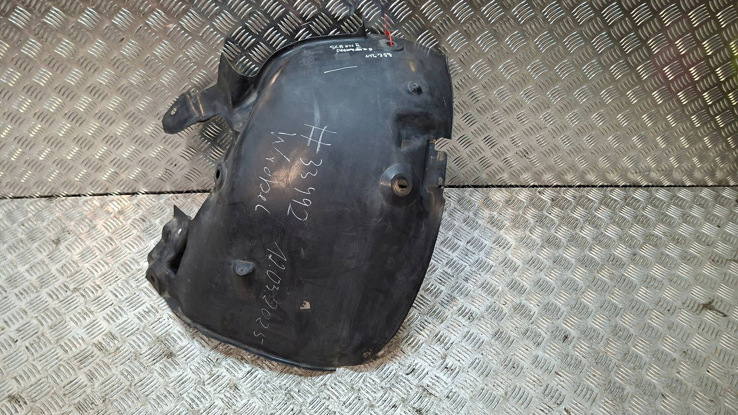 mudguard left front 8200136723 RENAULT SCENIC II 2003