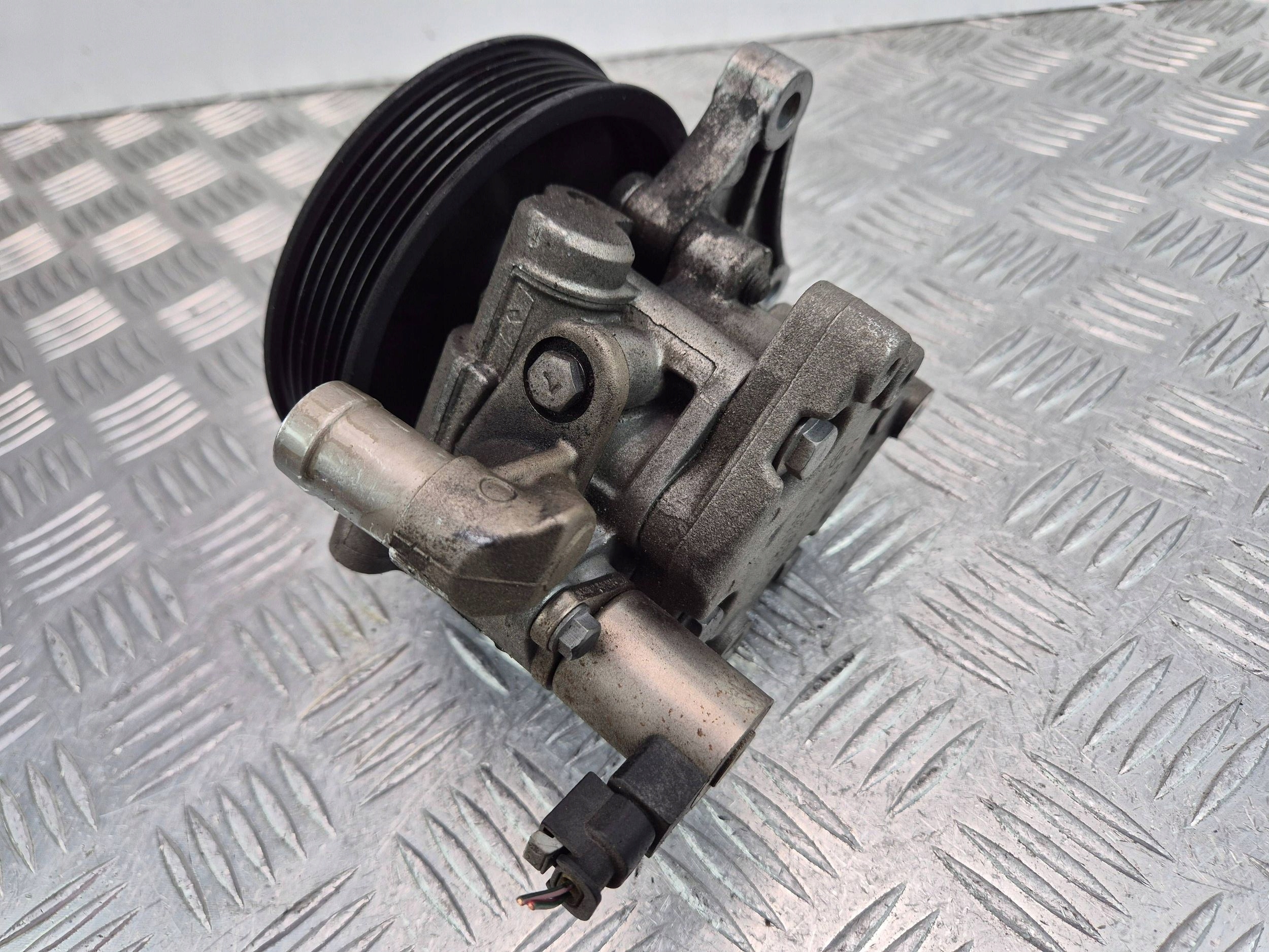 Mercedes C200 CGI W204 Servopumpe A0064666801