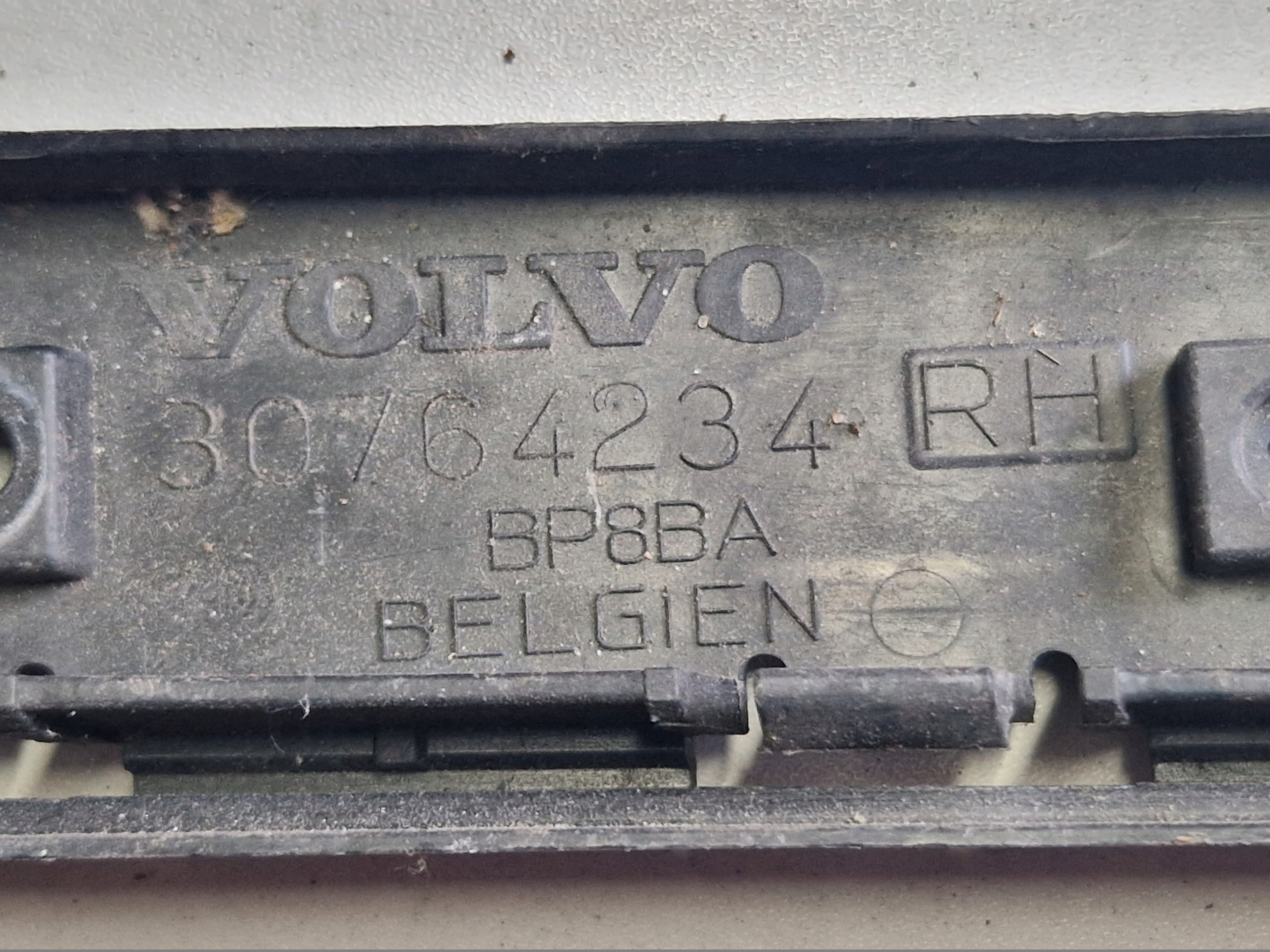 bumper bracket right rear part VOLVO V50 30764234