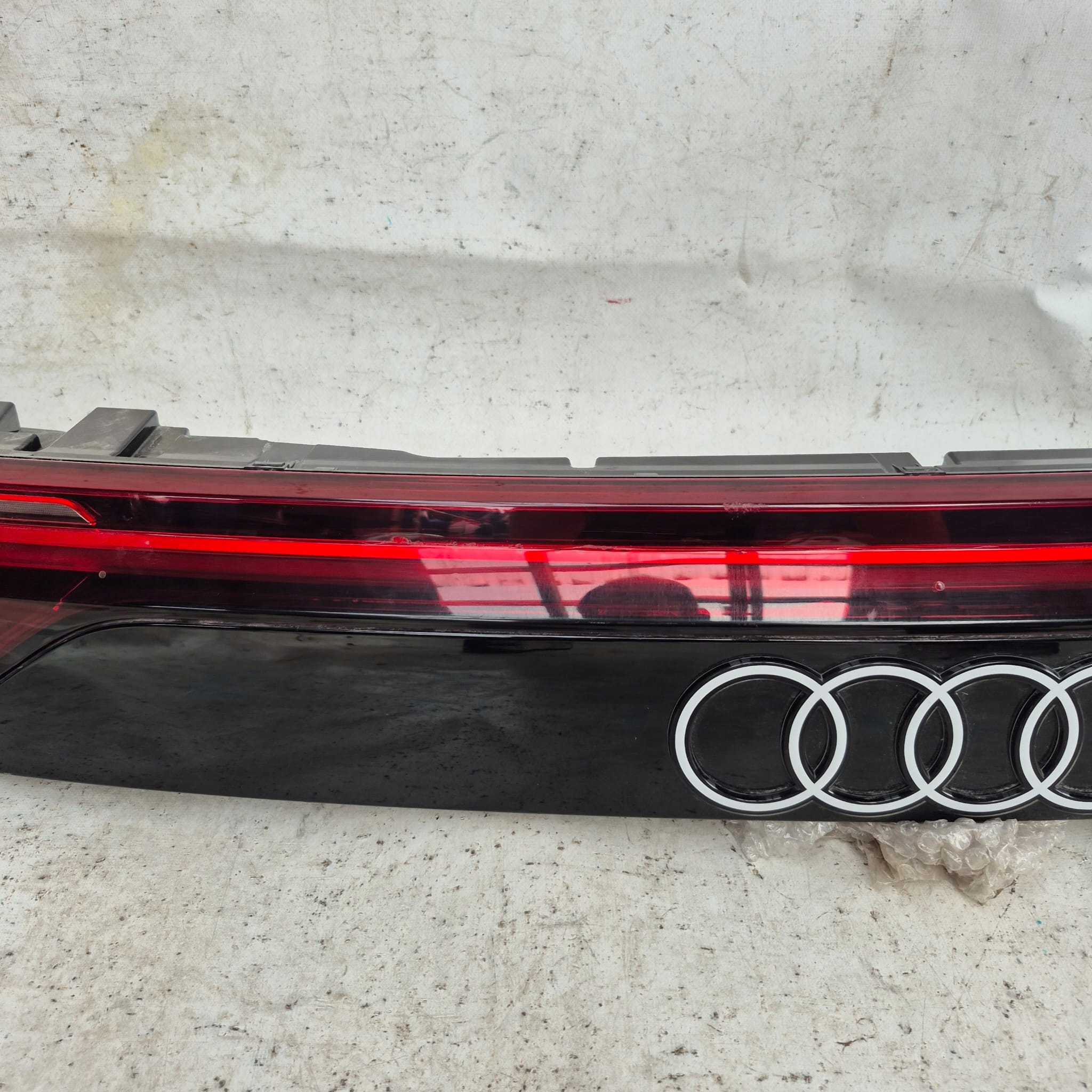 AUDI Q8 4M8 LIFT 24- light rear part rear cap LED 4M8945095BA