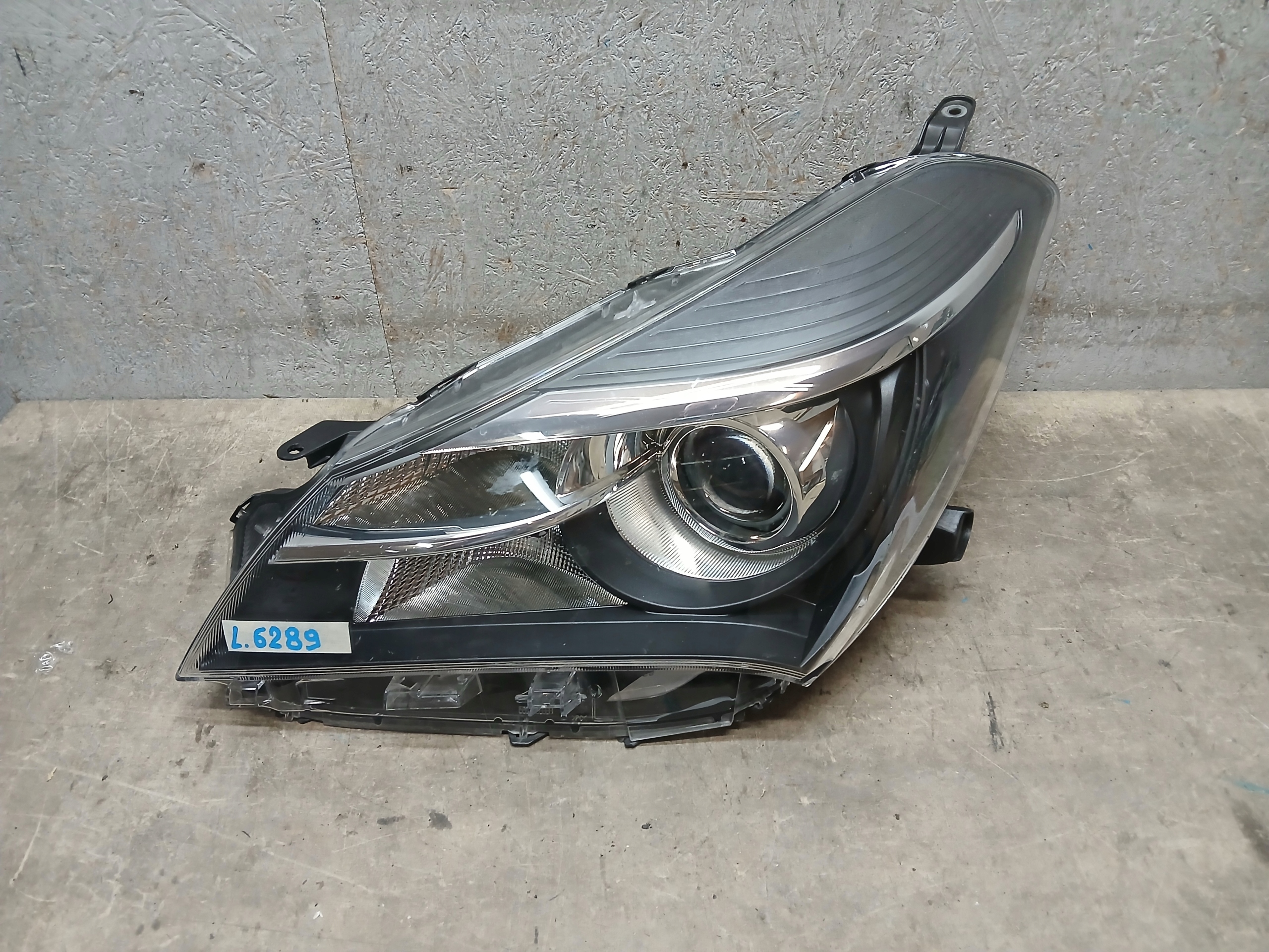 light front left TOYOTA YARIS III 3 LIFT 17- lens
