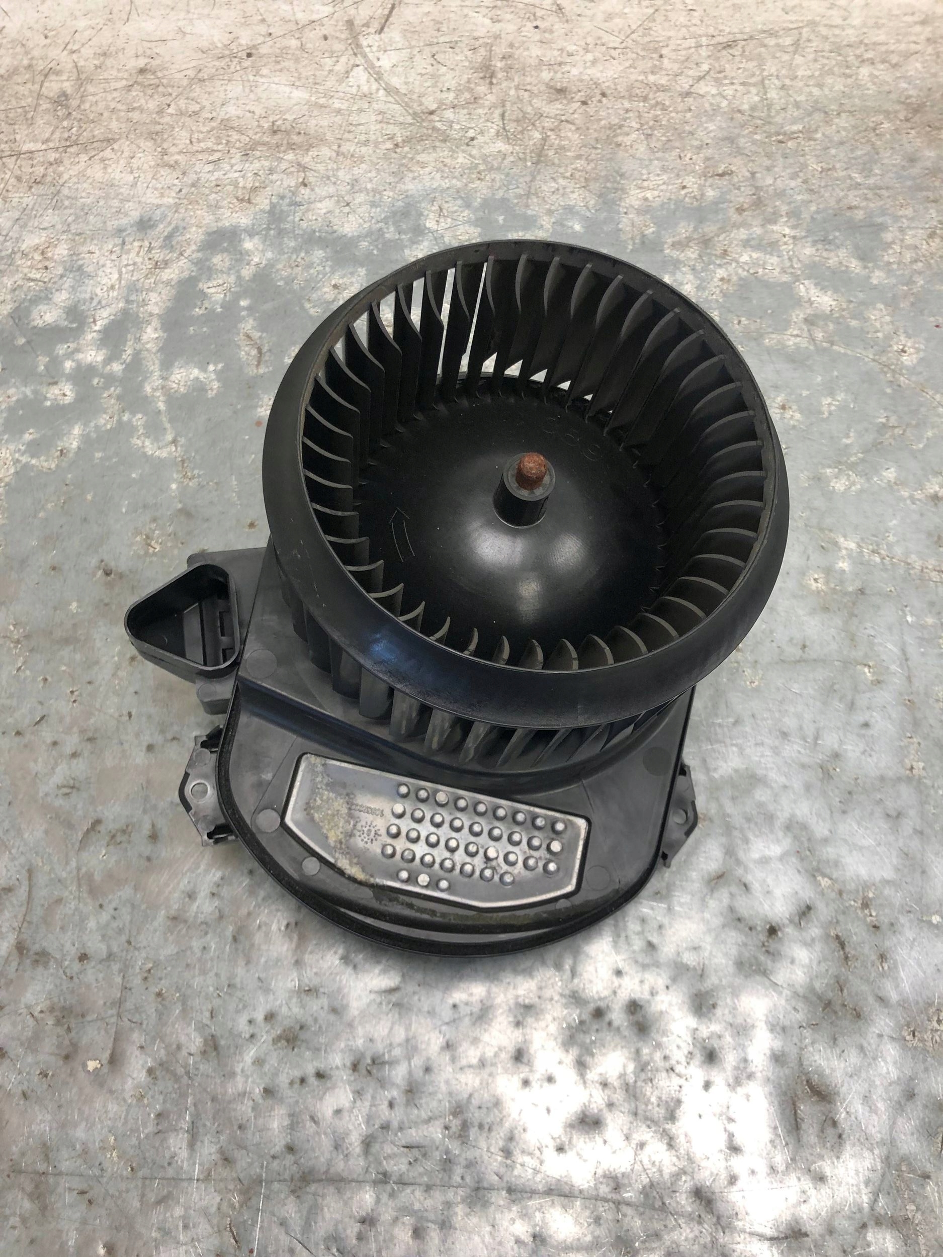 kÚrenie ventilátor MERCEDES X156 A2469061601
