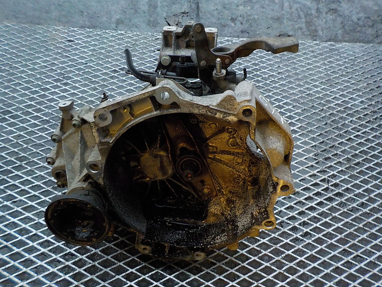 VOLKSWAGEN GOLF V 1.6 FSI Getriebe GYT