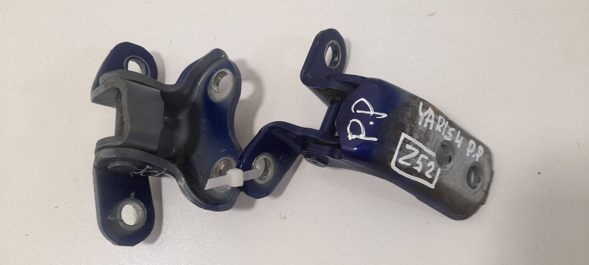 Toyota Yaris IV XP21 hinges door front right (Z52)