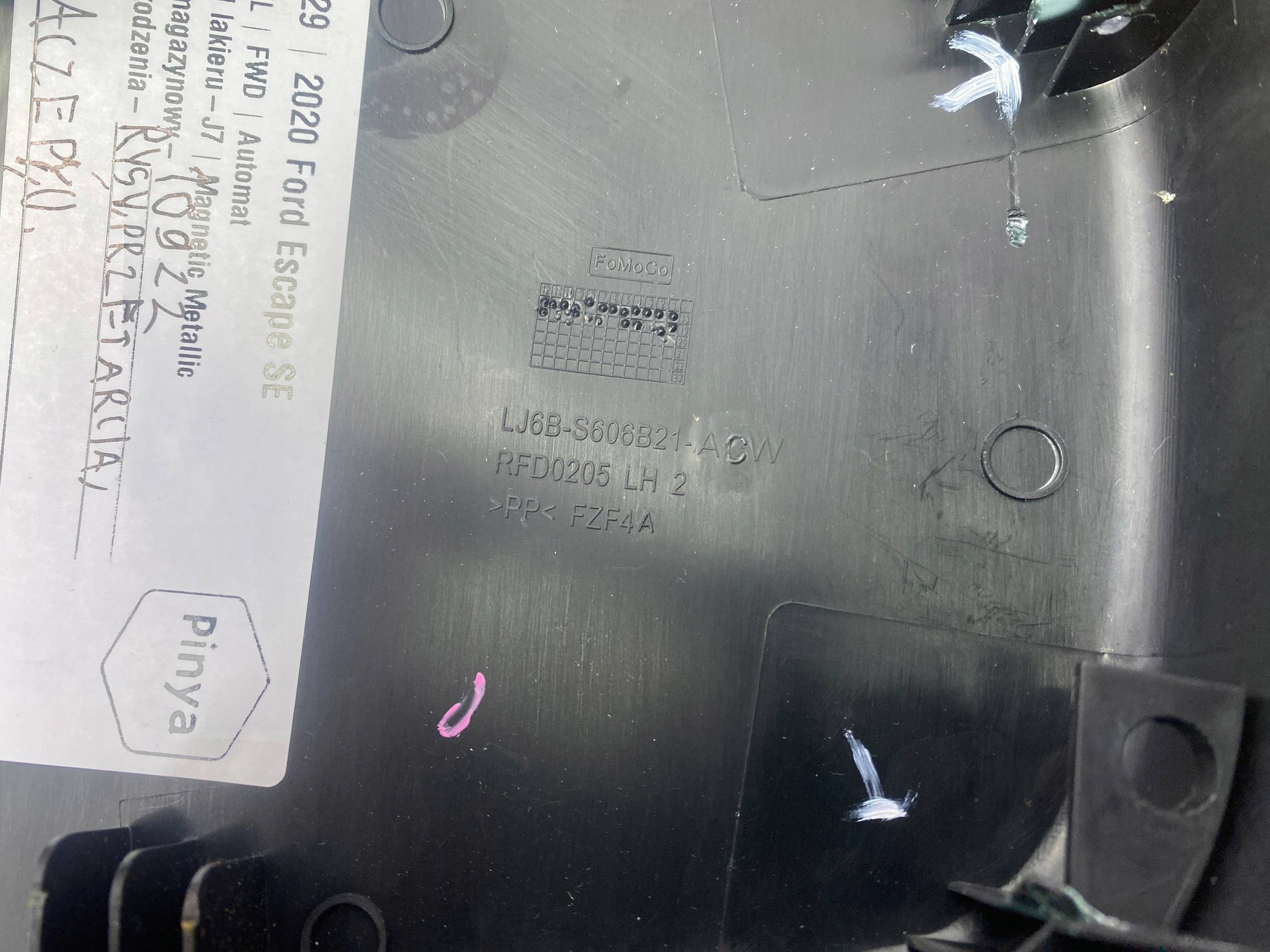 plastica boczny kanapy Ford Escape IV Kuga MK3 2020+
