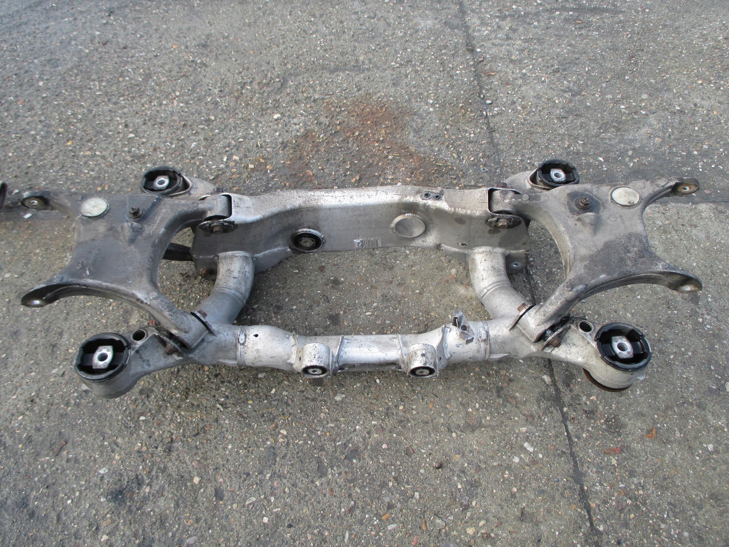 BMW E65 4.4i 01-05 WÓZEK KOŁYSKA BELKA TYŁ