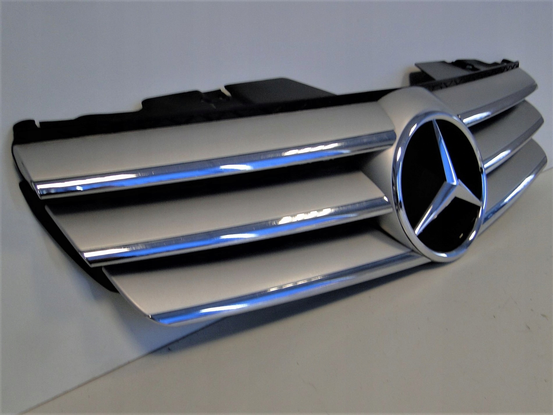 MERCEDES SL R230 230 LIFT GRILL ATRAPA BEZ KAMERY Numer katalogowy części A2308801483