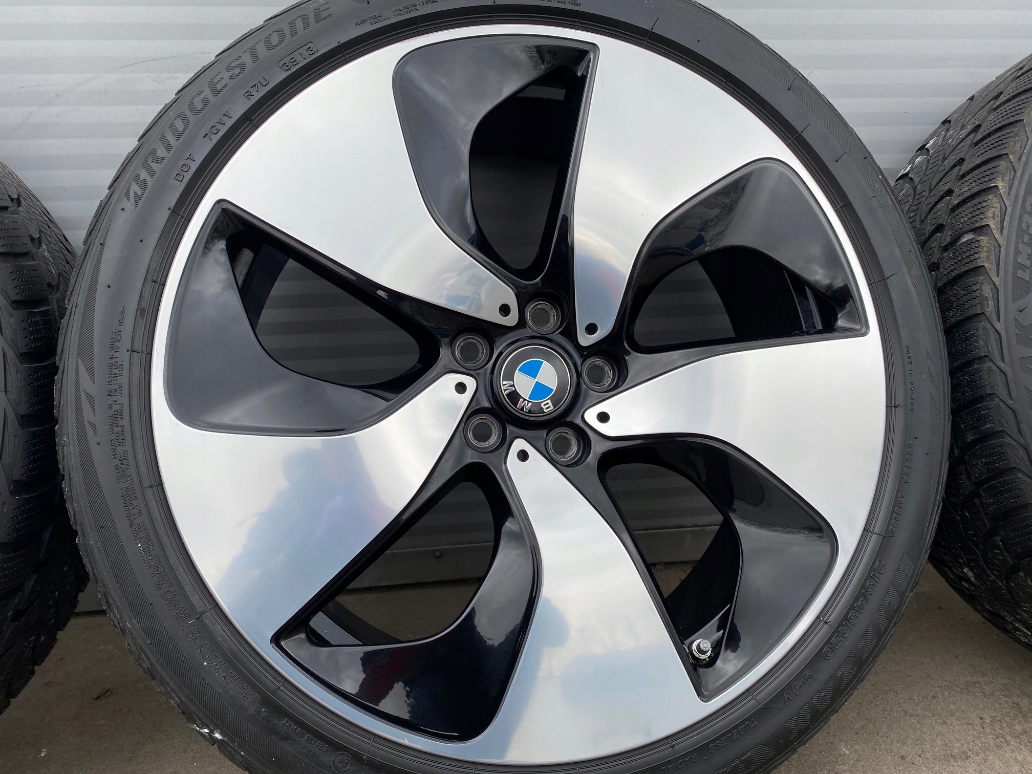 ORYGINALNE KOŁA ZIMOWE BMW i8 I12 I15 215/45/20 Rodzaj felg Aluminiowe