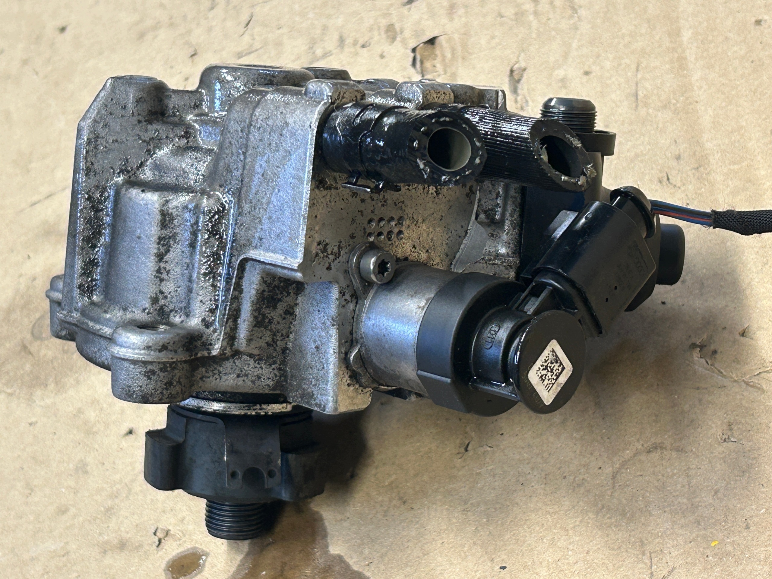 SKODA AUDI 1,6 2,0 TDI einspritzpumpe 04L130755D