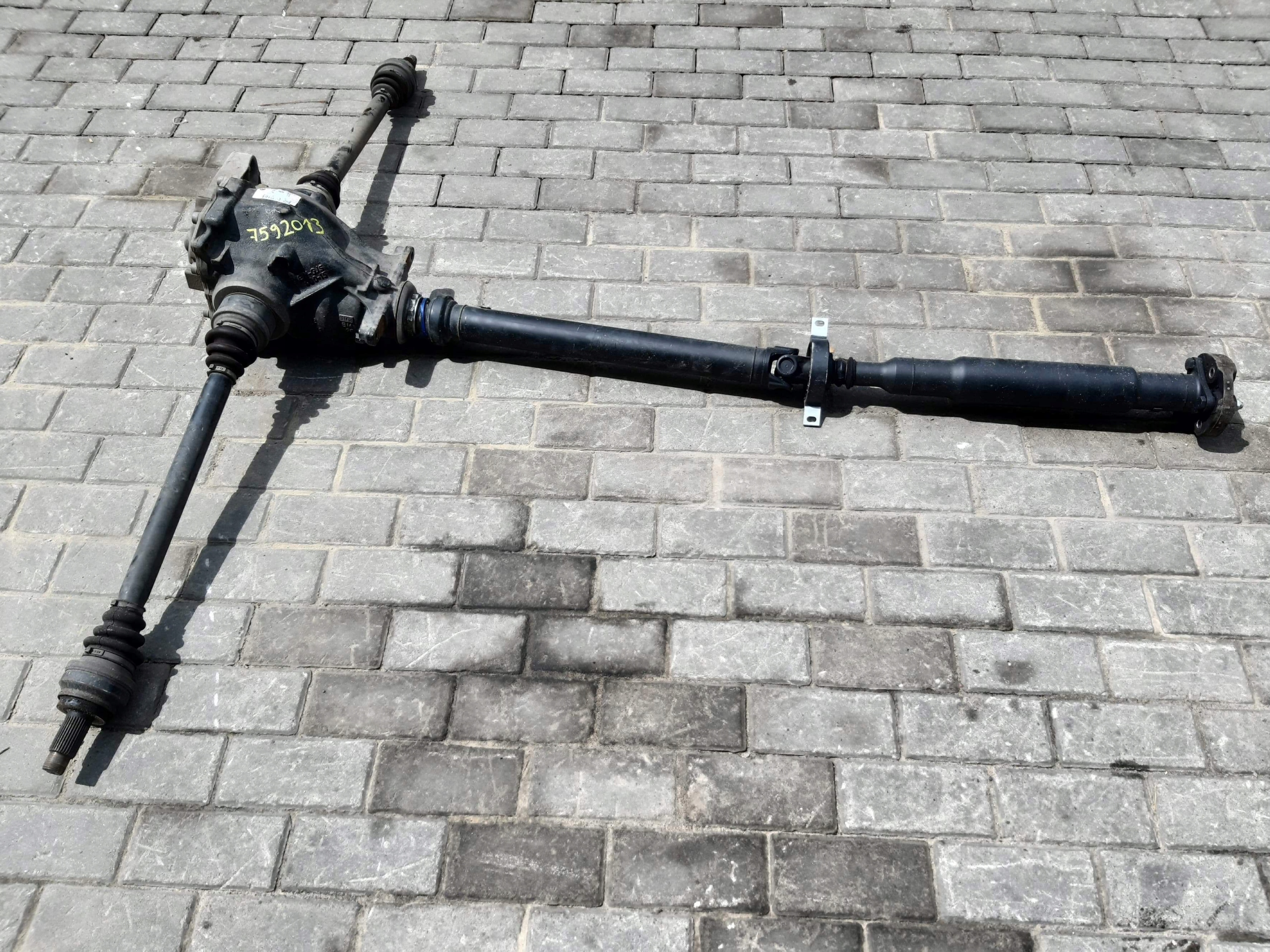 7592013 7598036 - BMW X3 F25 мост задний полуось дифференциал 3.0 TD