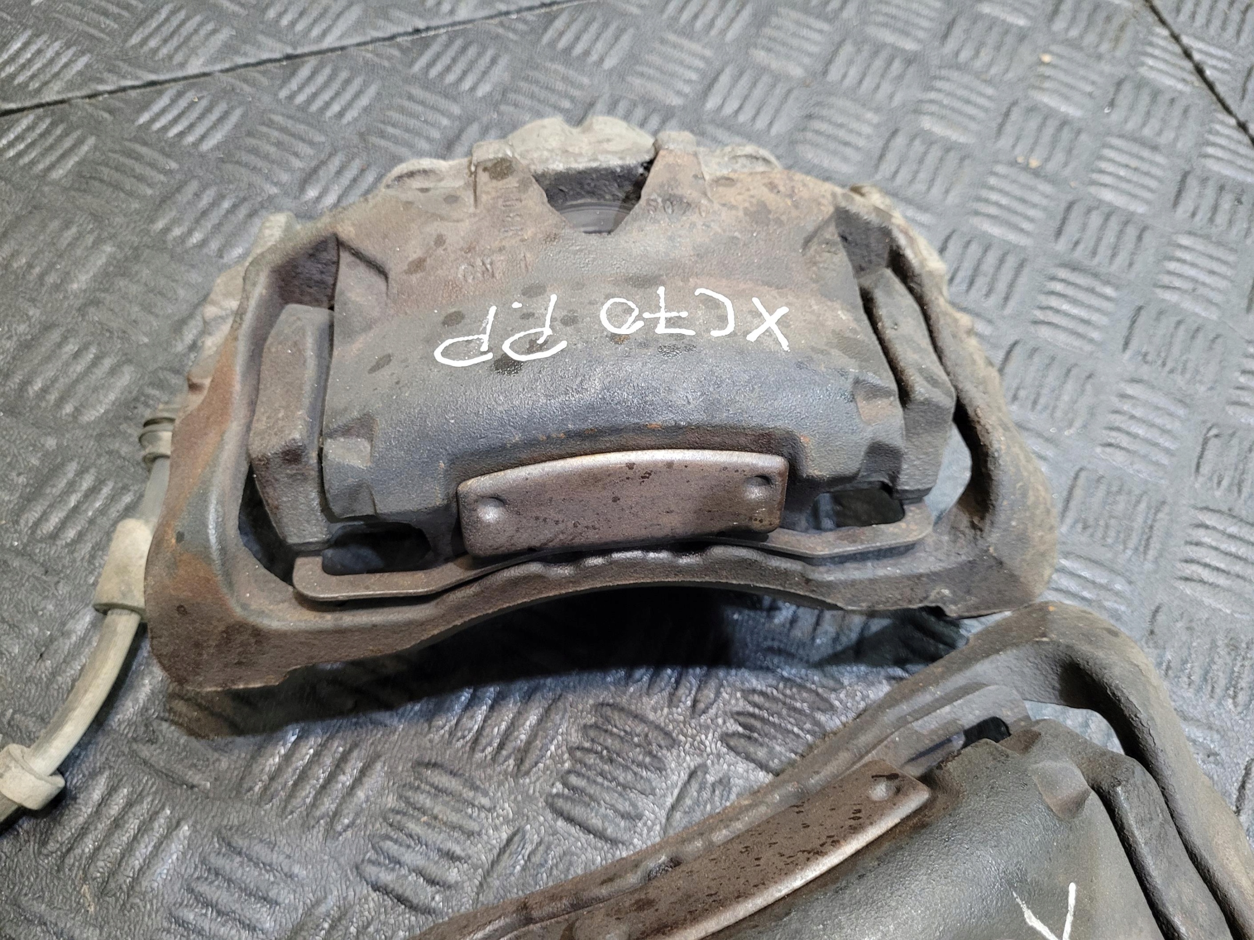caliper front front left right 316 MM 945 VOLVO XC70 II 2.4 D5