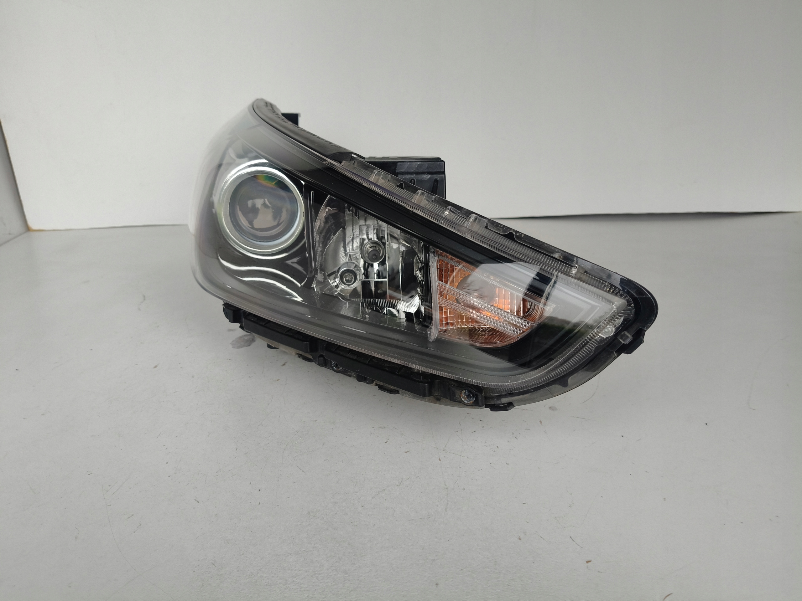 light right REFLEKTOR HYUNDAI I30 III 17- N CIEMNA