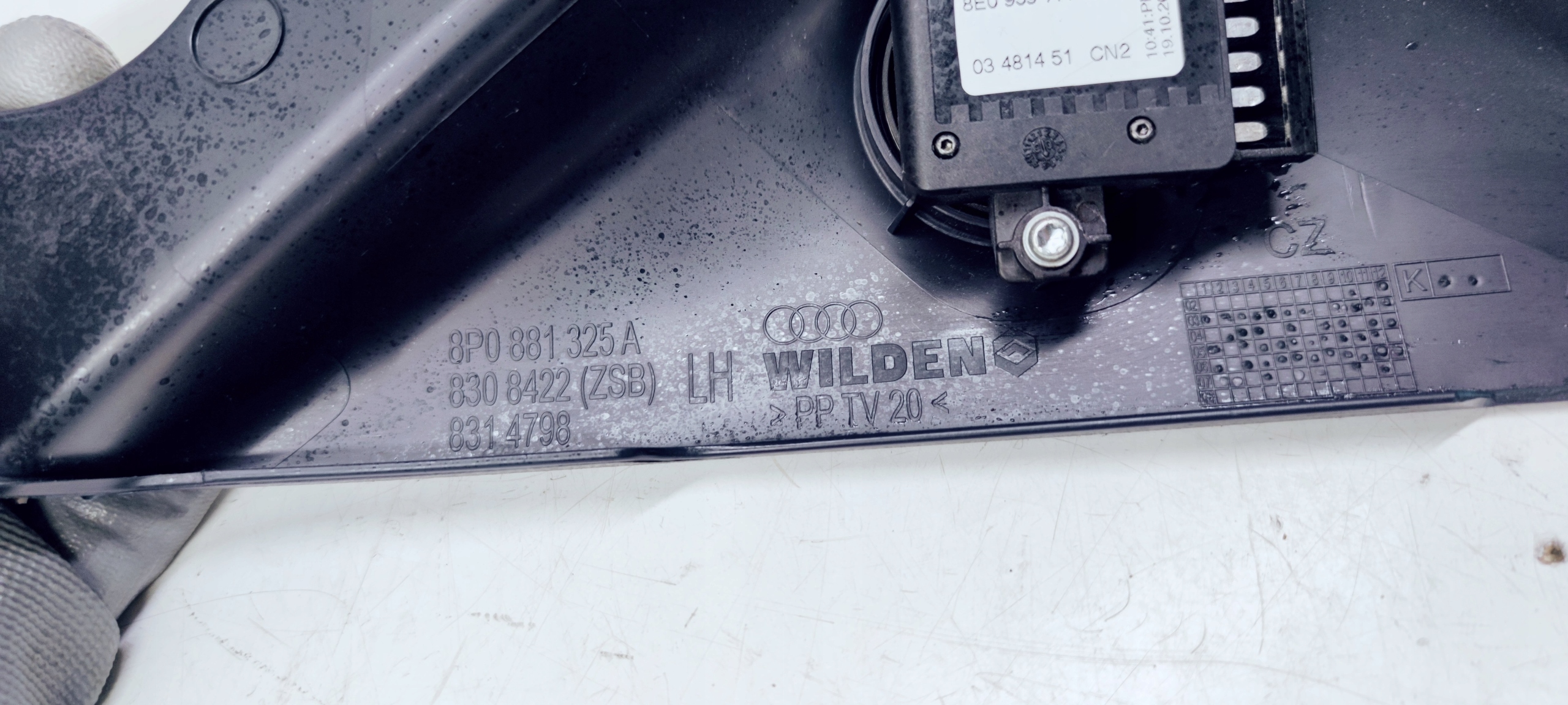 BLENDE ABDECKUNG VERSCHLUSSSTOPFEN SITZ LINKS AUDI A3 8P 8P0881325A
