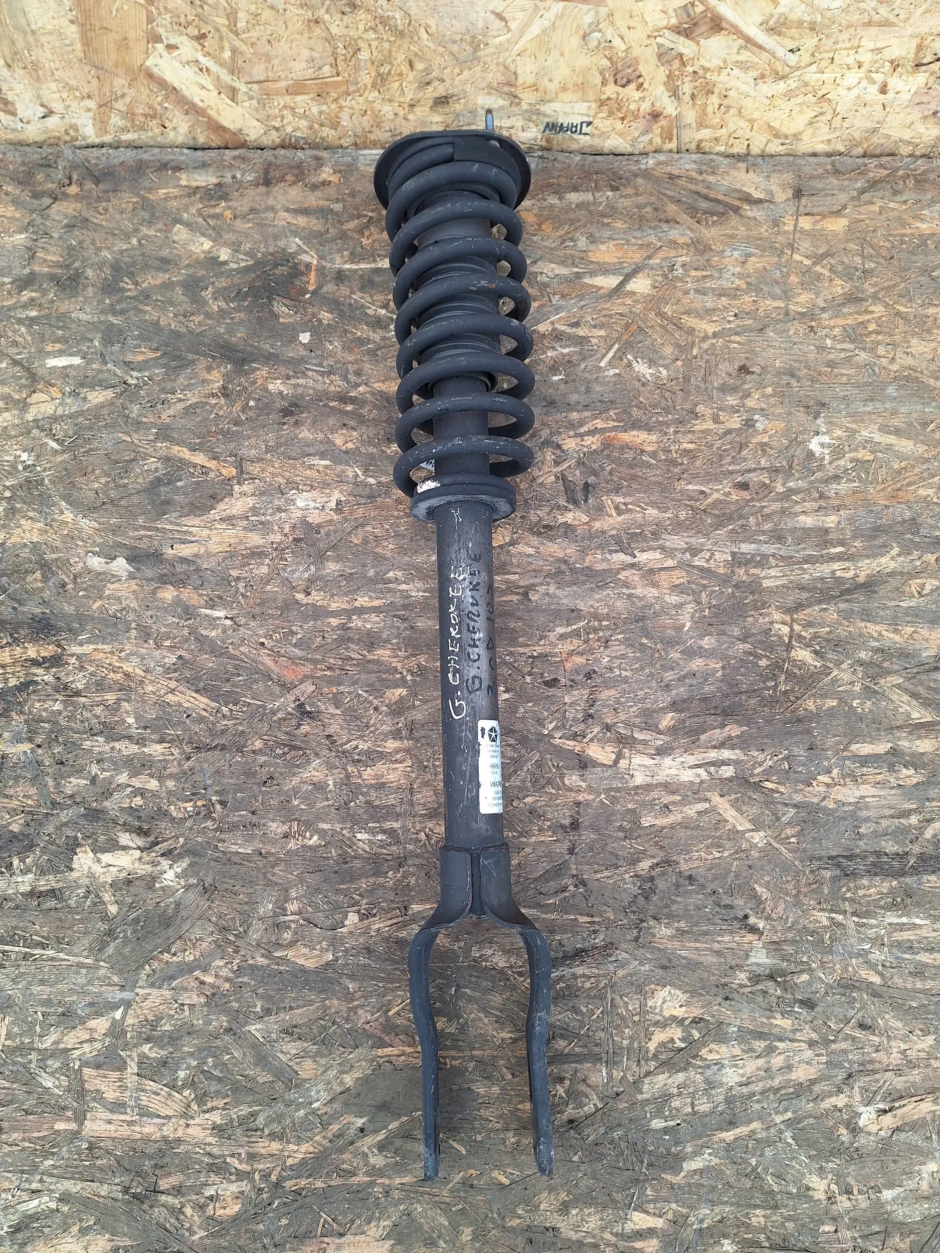 shock absorber front left 05168100AA Jeep Grand Cherokee WK2 10-16