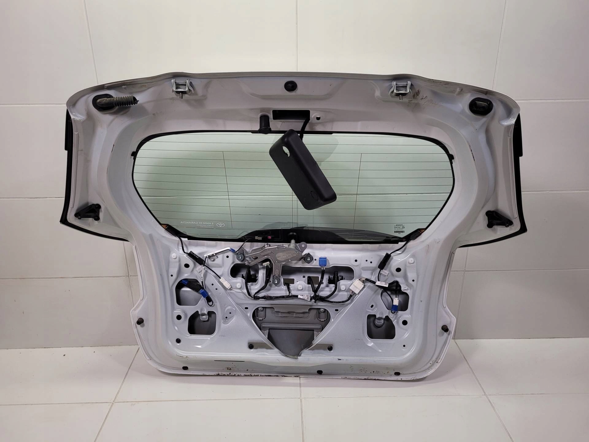 rear trunk door boot Toyota Yaris 3 XP130 2nd facelift 2018