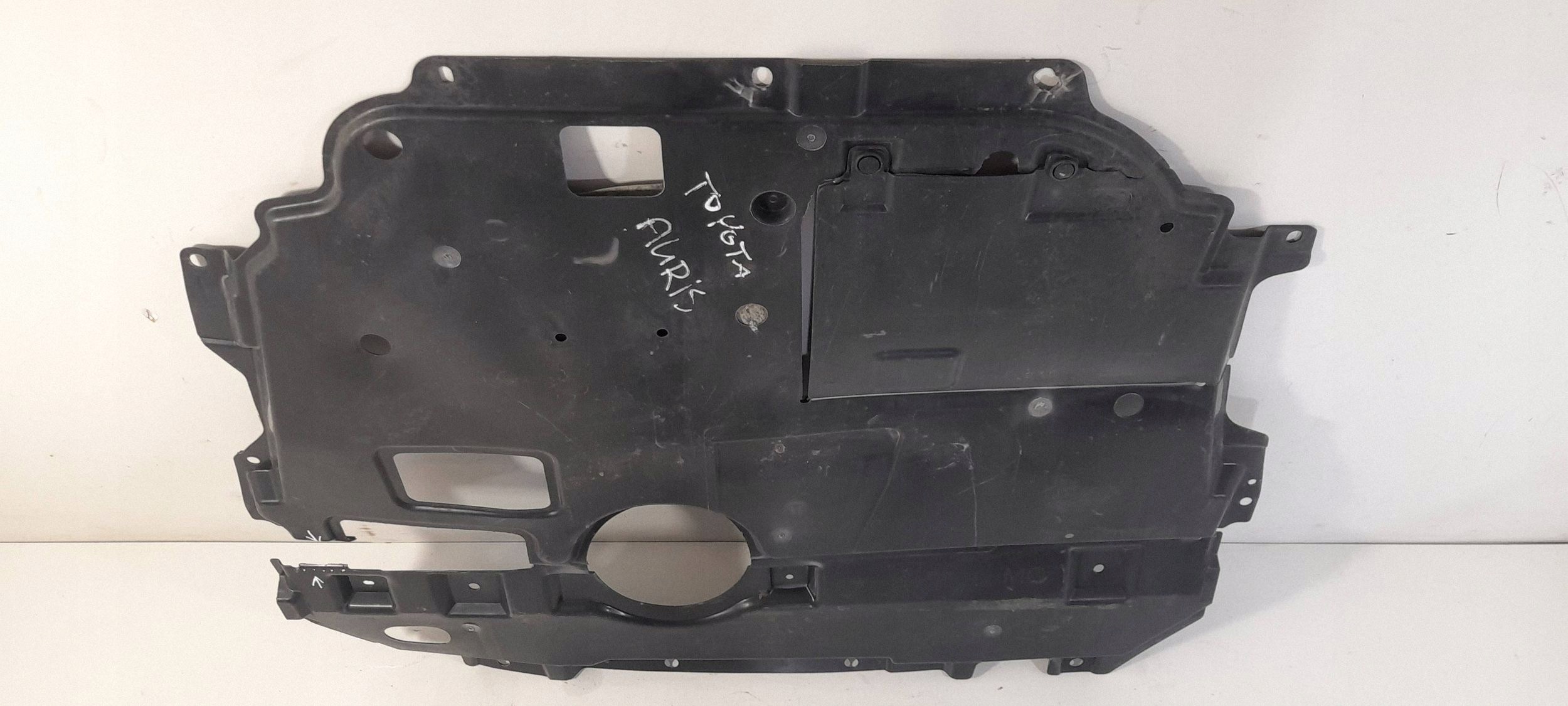 Toyota Auris E18 / Avensis T27 cover below engine 5141002170D (PL534)