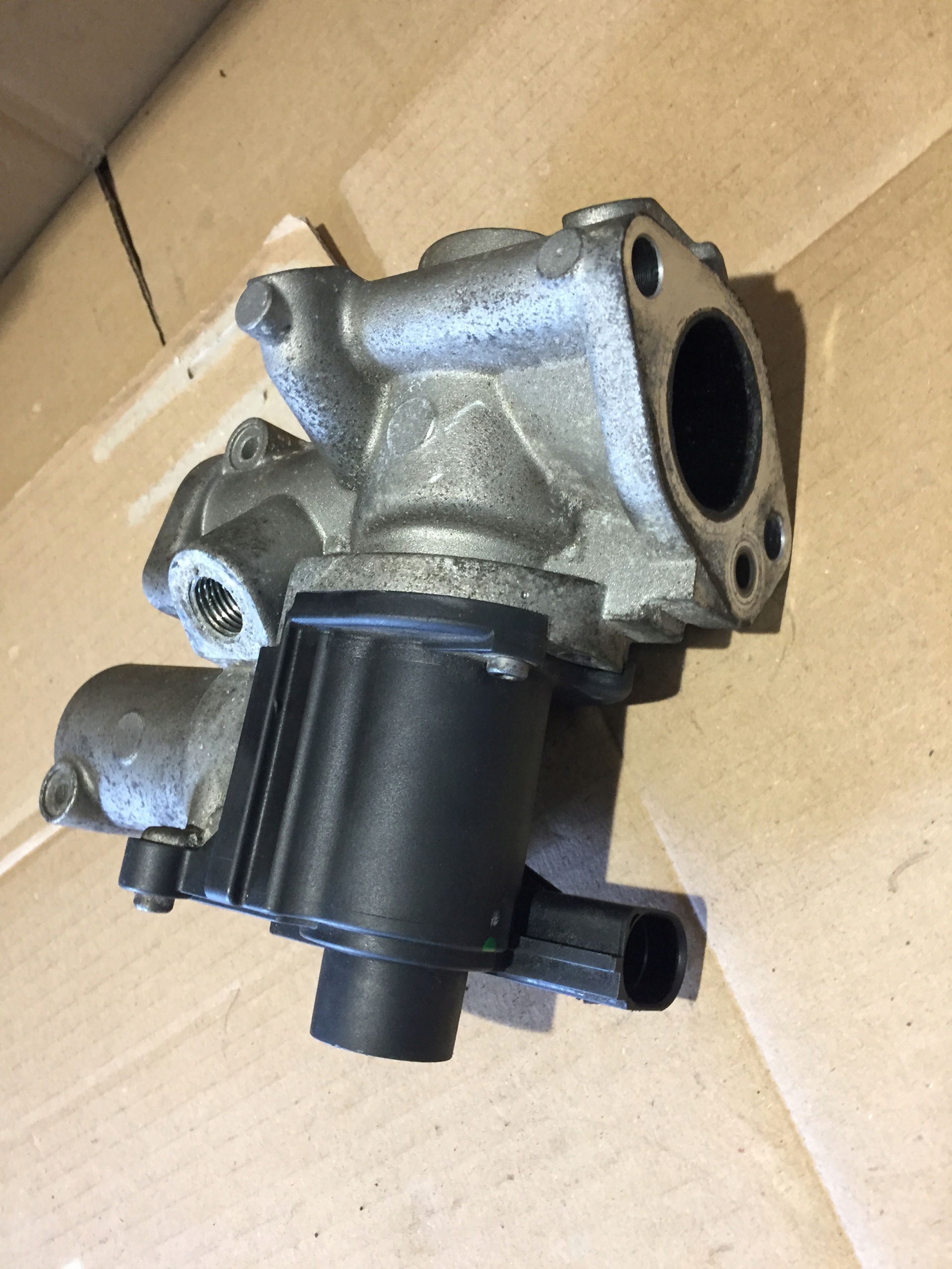 AUDI A5 8T A4 B8 2.7 3.0 TDI egr ventil 059131501D