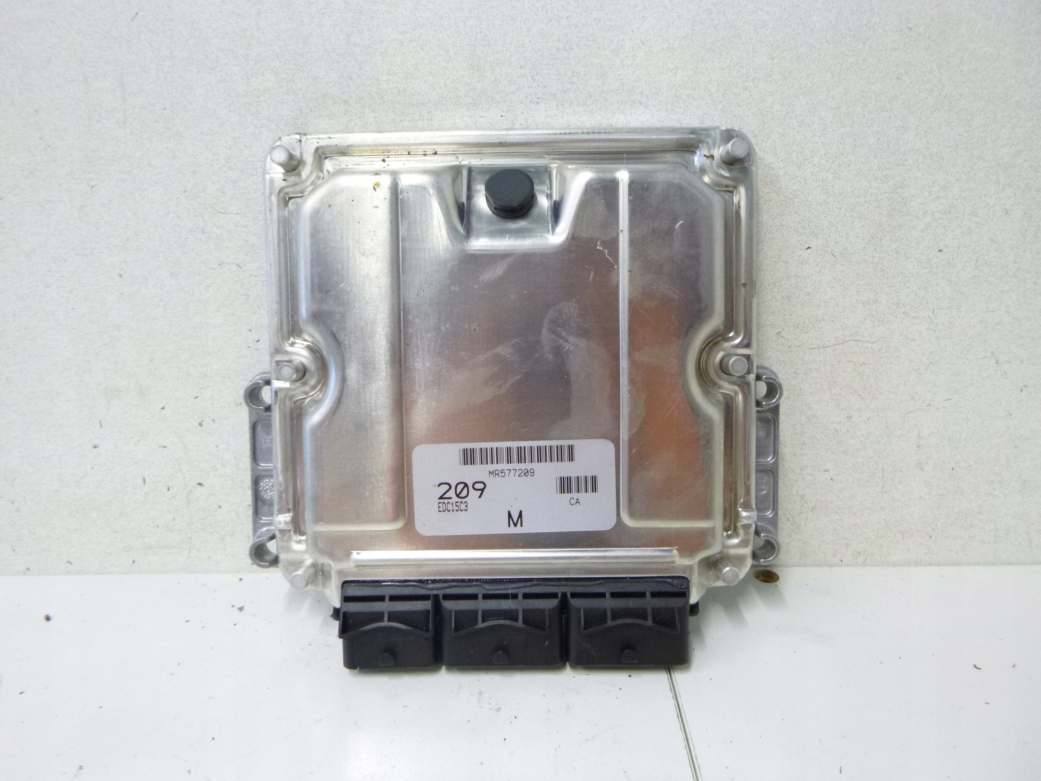 computer control unit of the engine Mitsubishi Space Star 1.9 DI-D 0281011104 02–05