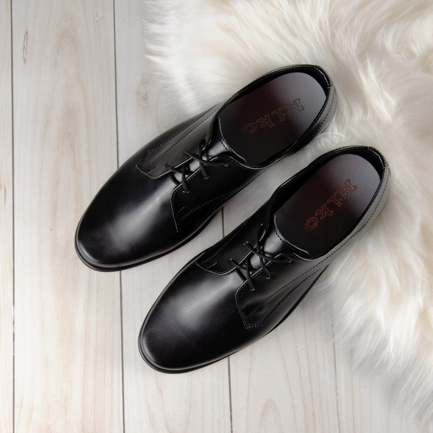 Buty komunijne chłopięce czarne KBC-010-CZ - 37 Rozmiar 37