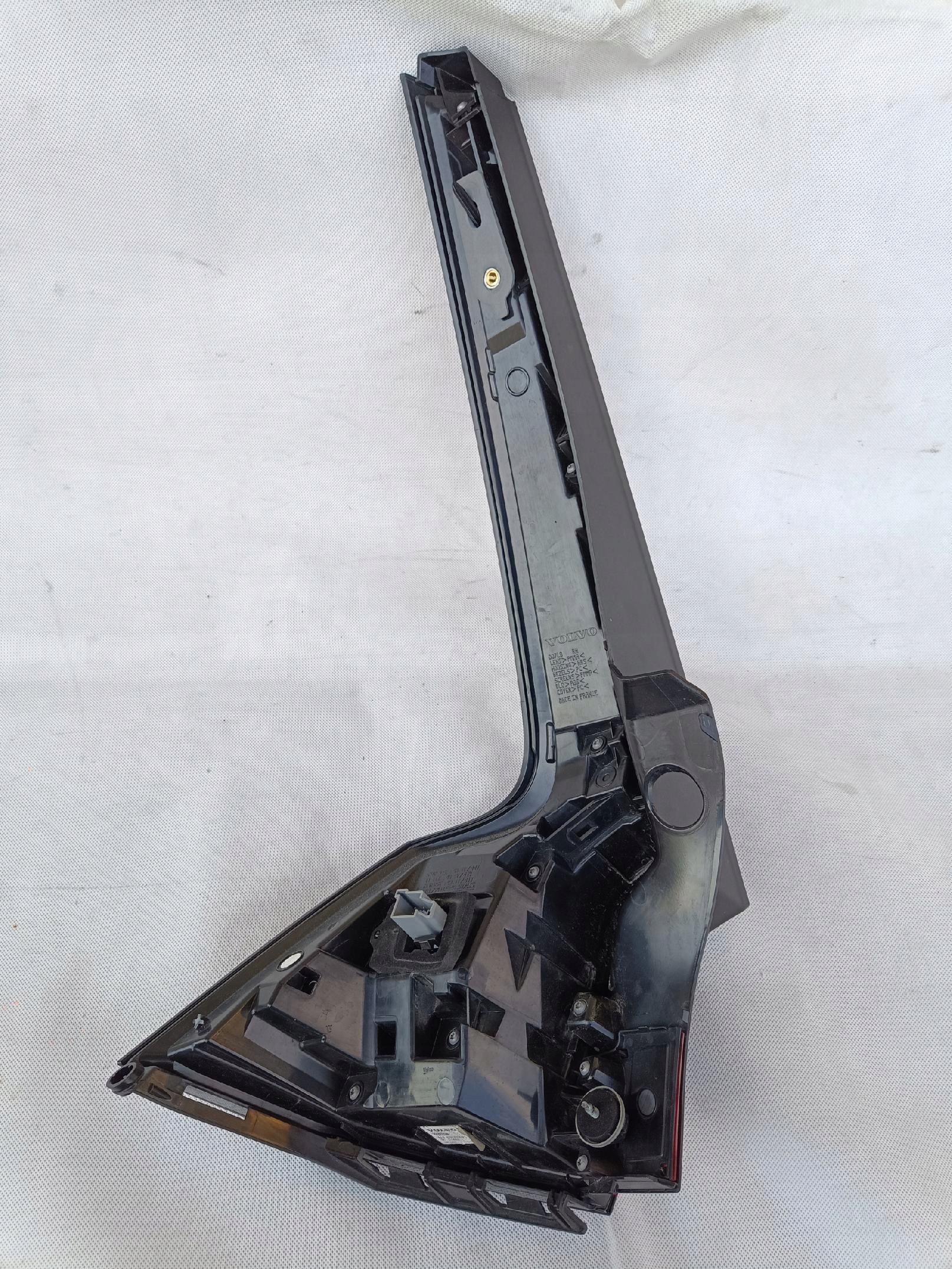 фонарь правый volvo V40 универсал