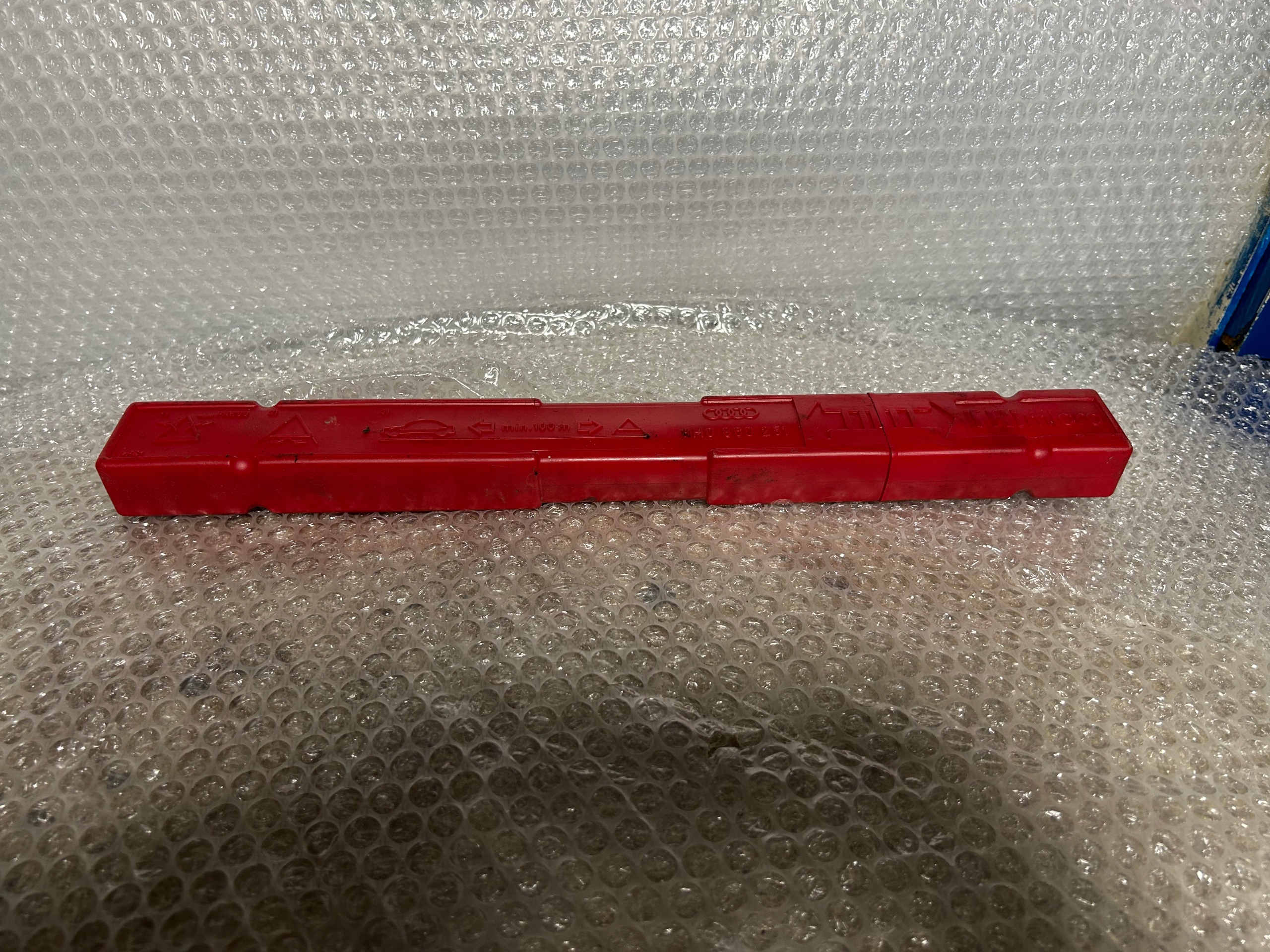 TRÓJKĄT OSTRZEGAWCZY AUDI A4 B6 CABRIO 8H0