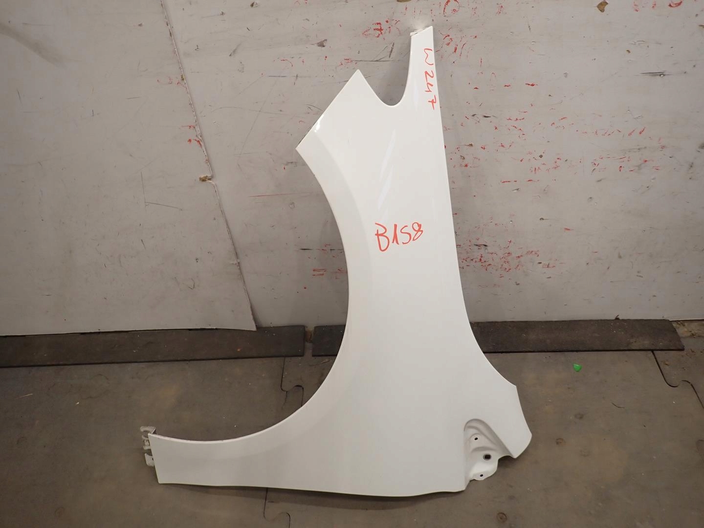 fender front front left MERCEDES B-KLASA W247 2018